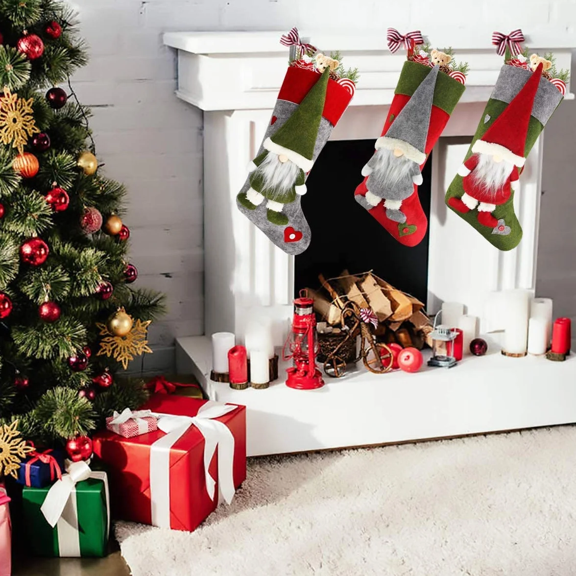 KAHEIGN Skarpety świąteczne 46 cm duże wiszące z pluszowym krasnałem 3D