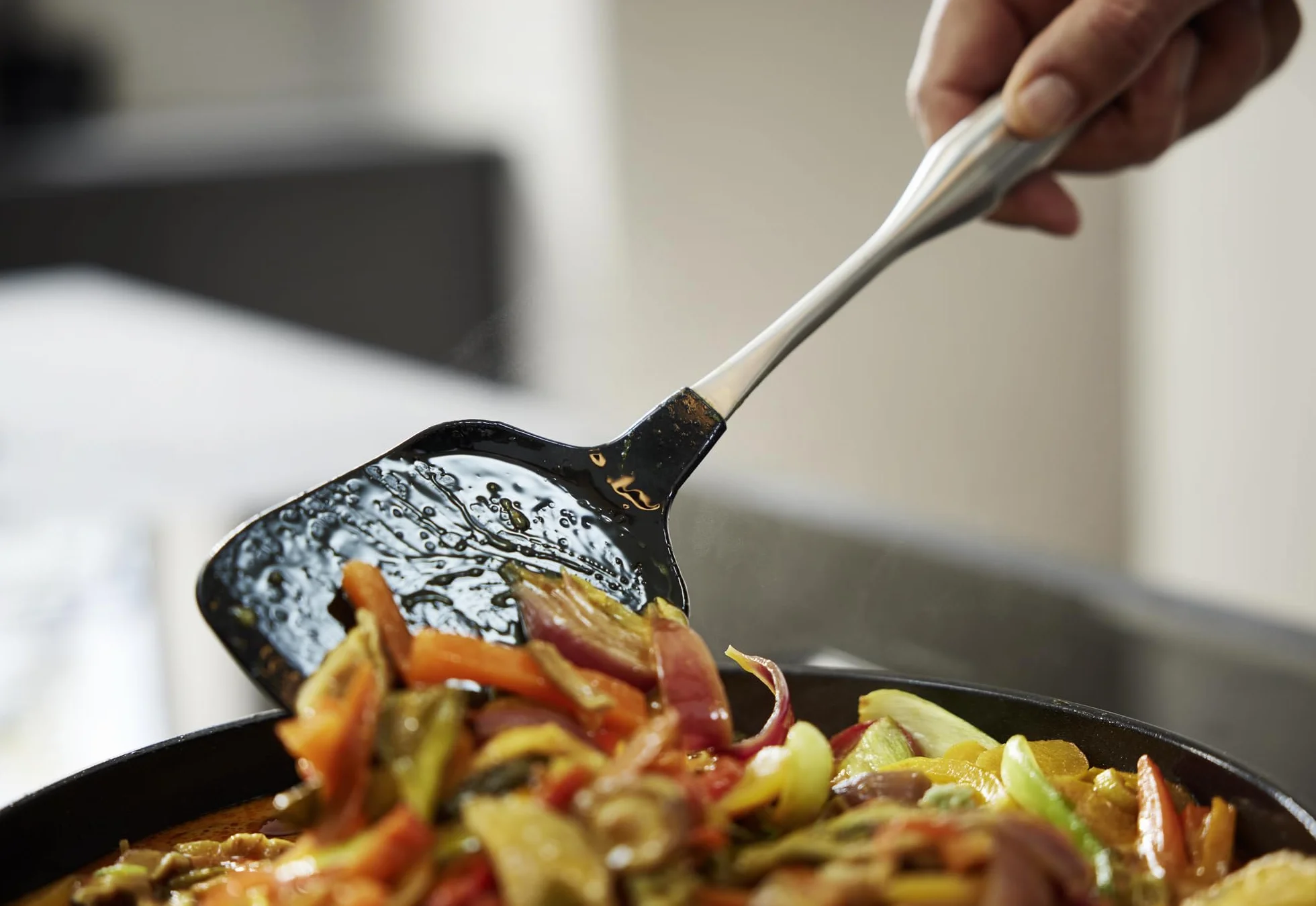 Fissler Essential silikonowa łopatka do smażenia ze stali nierdzewnej 34 cm
