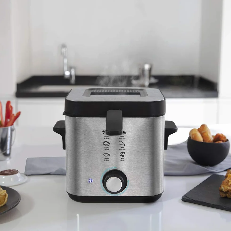 Cecotec Elektryczna frytkownica CleanFry Infinity 1500 1,5 litra pojemność frytkownicy olejowej, moc 900 W, filtr OilCleaner, nieprzywierająca wiadro, pokrywa z filtrem i okienkiem sterującym