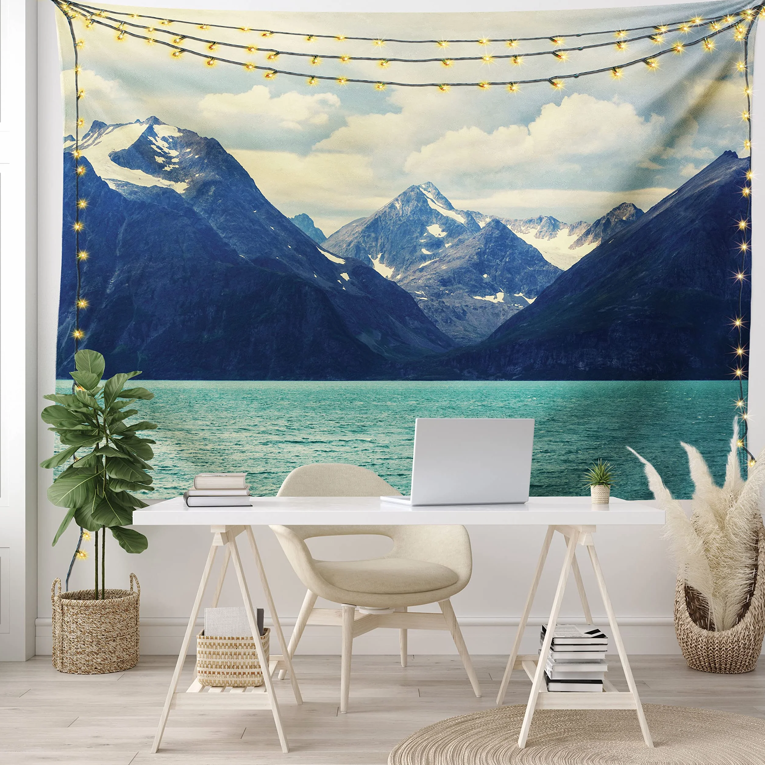 ABAKUHAUS, Góra, Dekoracyjny gobelin, plakat na ścianę, Północne wybrzeże Atlantyku Norwegia Fishing Port Snowy Natura, Migdałowy Zielony Ciemnoniebieski, 230x140cm