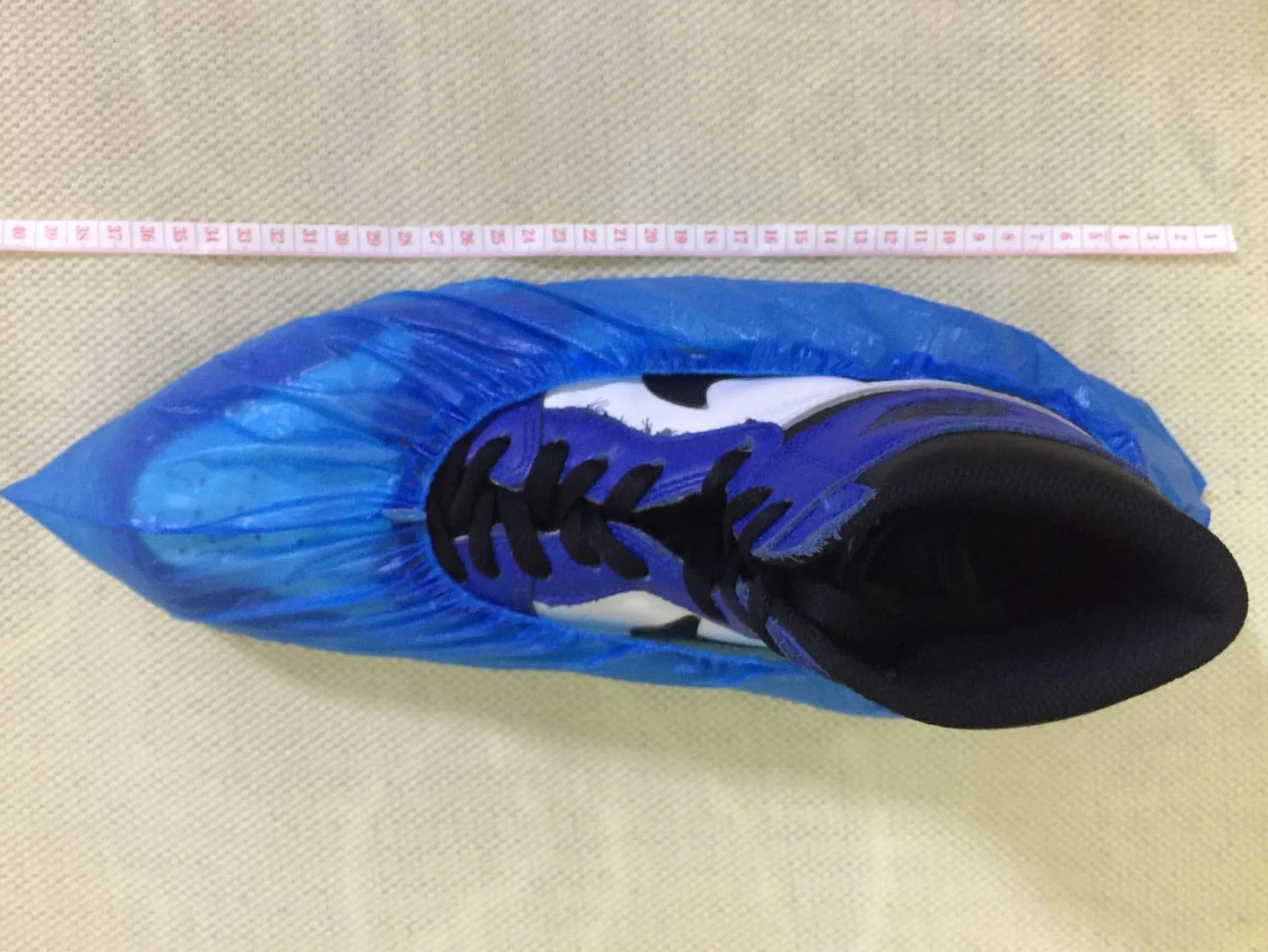 Ochraniacze na Buty, Jednorazowe Ochraniacze na Buty, CPE Pokrowce na Buty, Jednorazowe Pokrowce na Buty, Wodoodporne, Idealne do Gospodarstwa Domowego, Kliniki(100 par, Niebieska)