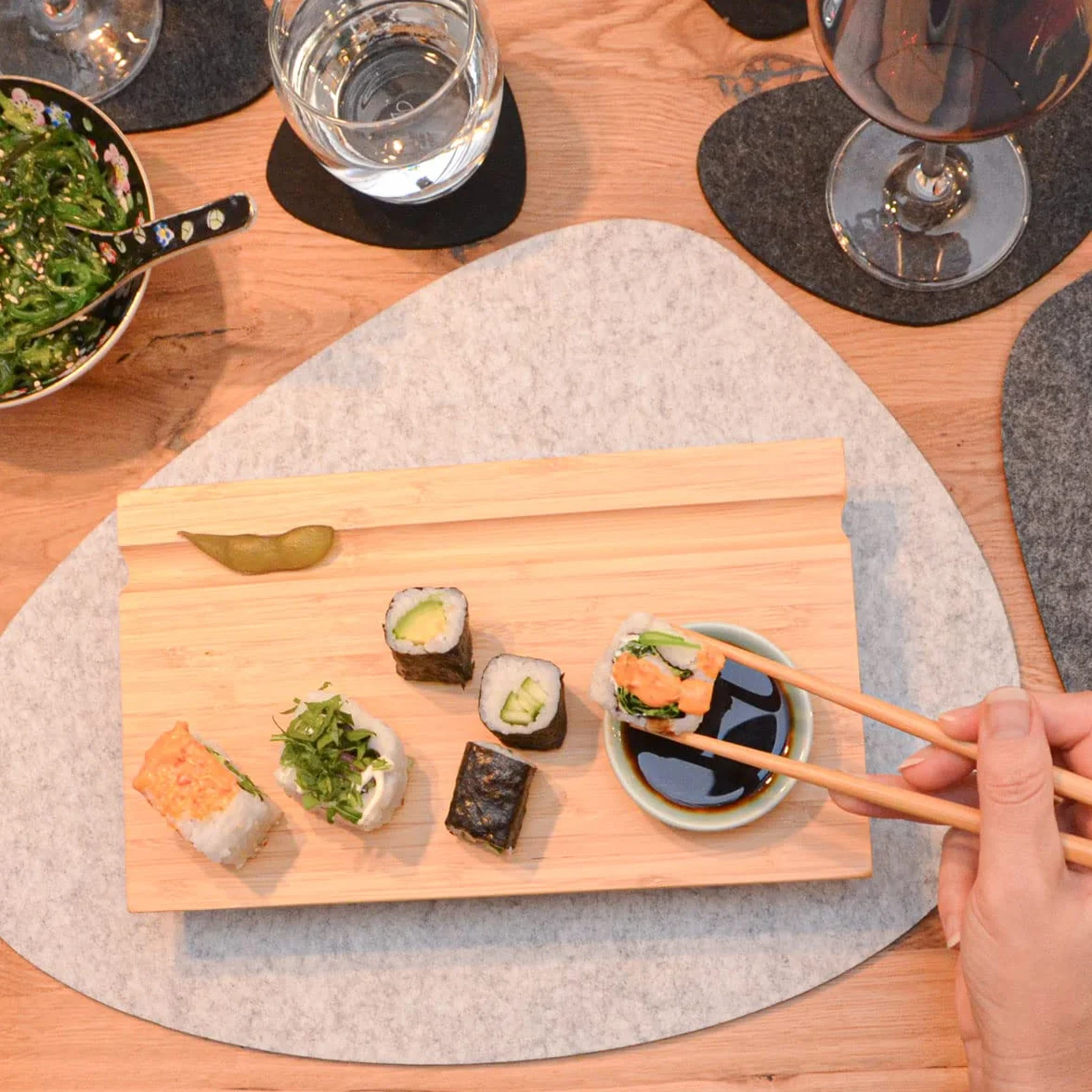 DuneDesign Zestaw naczyń do sushi dla 2 osób bambusowa taca do serwowania 27x16x4
