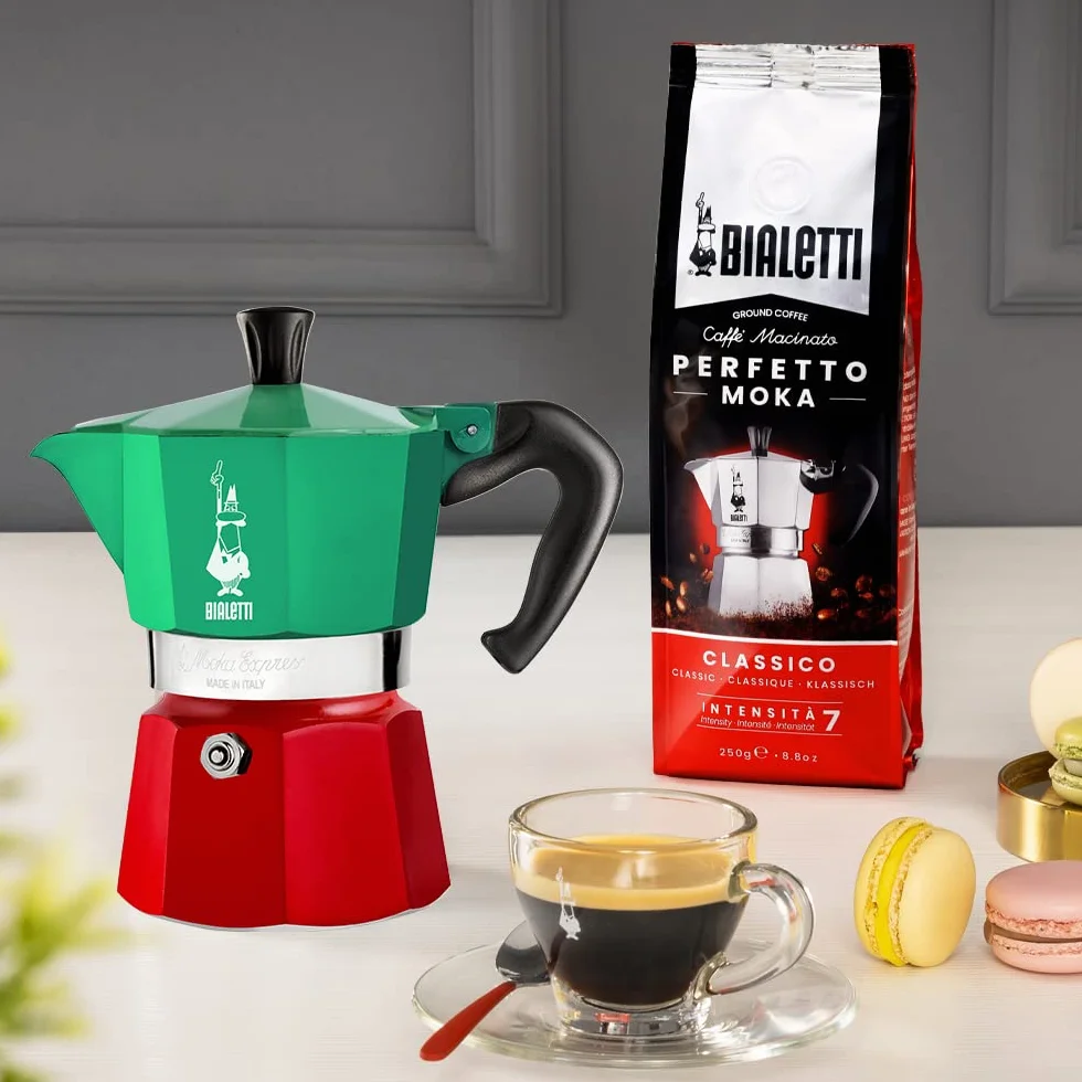 Bialetti – Moka Express Italia Collection: Klasyczna Kawiarka Do Przygotowywania Prawdziwej Włoskiej Kawy, 6 Filiżanek (270 Ml), Aluminiowa, W Kolorze Czerwonym, Zielonym, Srebrnym