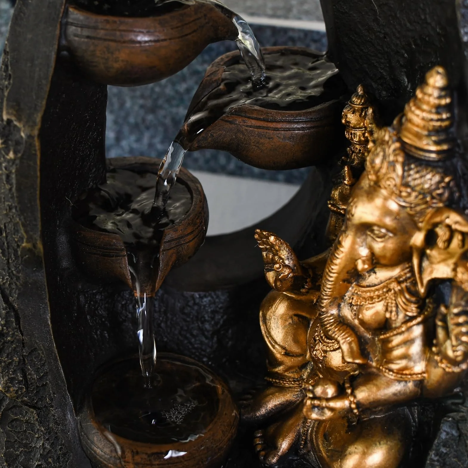 Budda Ganesh fontanna wewnętrzna z kolorowym światłem LED - dekoracja Feng Shui Zen - wspornik łóżka - wys. 40 cm - Mystic Zen'light