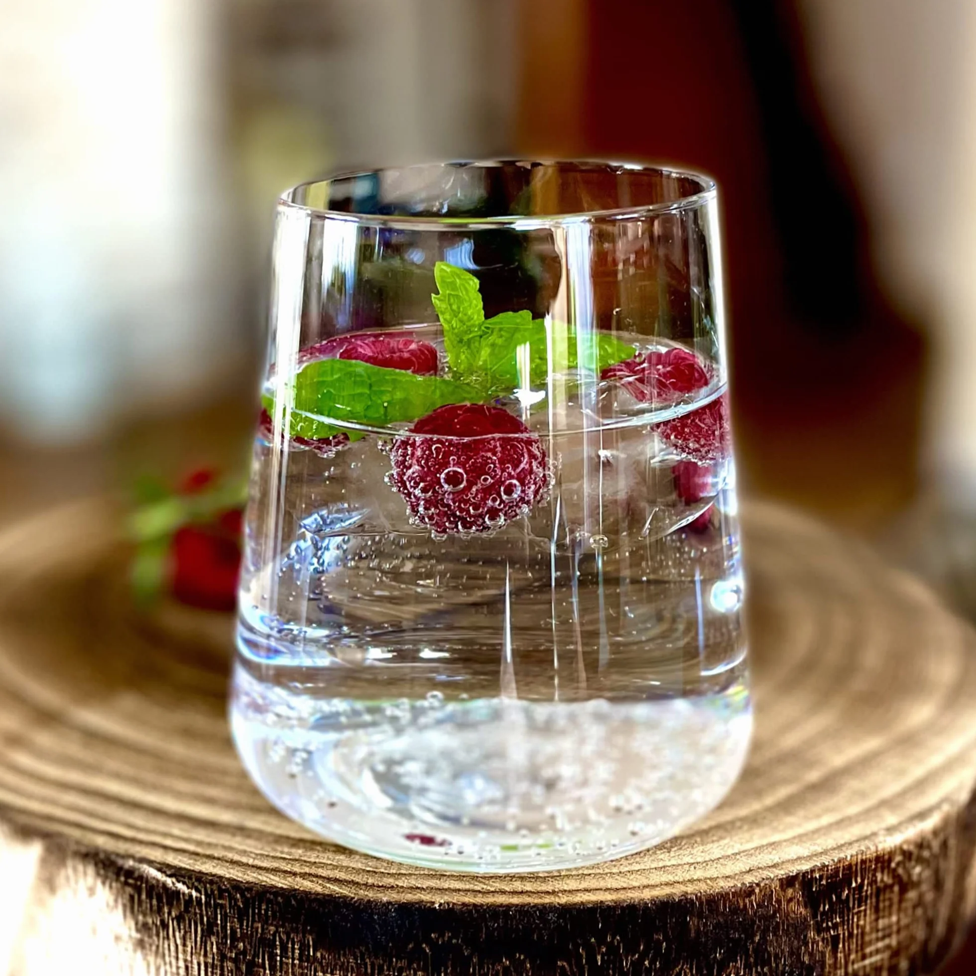 Zestaw 12 okularów awantgarde o pojemności 380 ml do wody i zimnych napojów, nowoczesne i minimalistyczne wzornictwo, niskie, kryształowe szkło, nadaje się do mycia w zmywarce