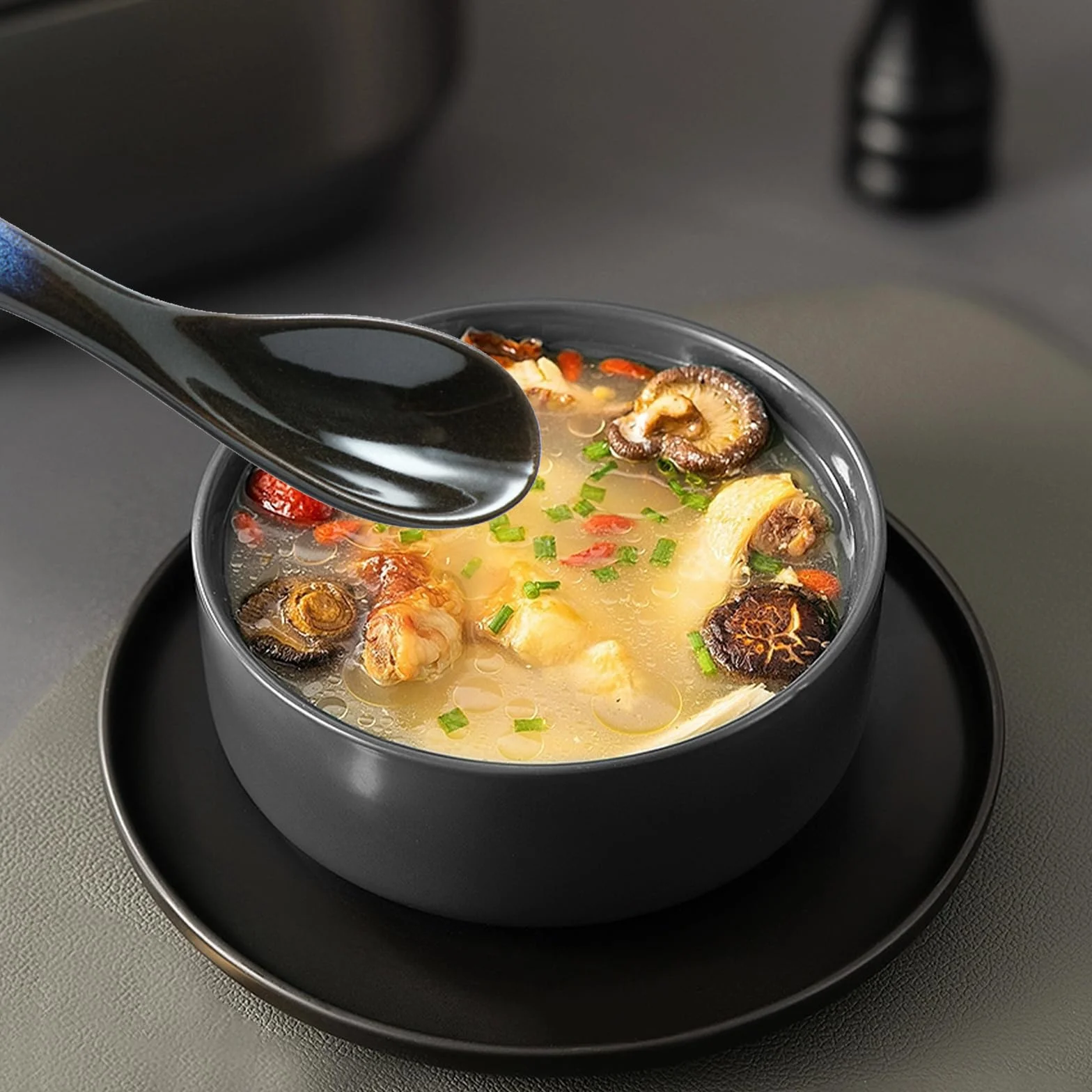 Japońskie niebieskie ceramiczne łyżki do zupy ramen, porcelanowe chińskie łyżki retro, zestaw 2 sztuk