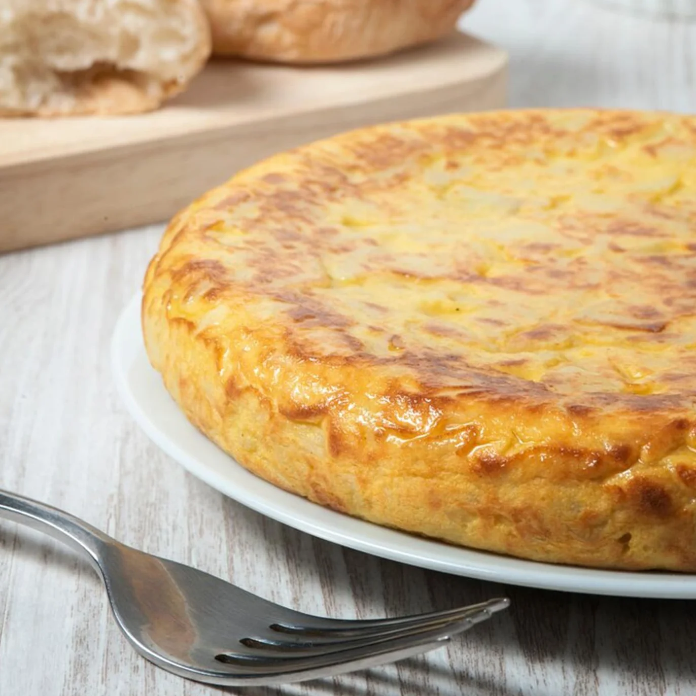 Talerz Gira Tortillas 29 cm, pokrywka z klapką, wytrzymały plastik, bez BPA