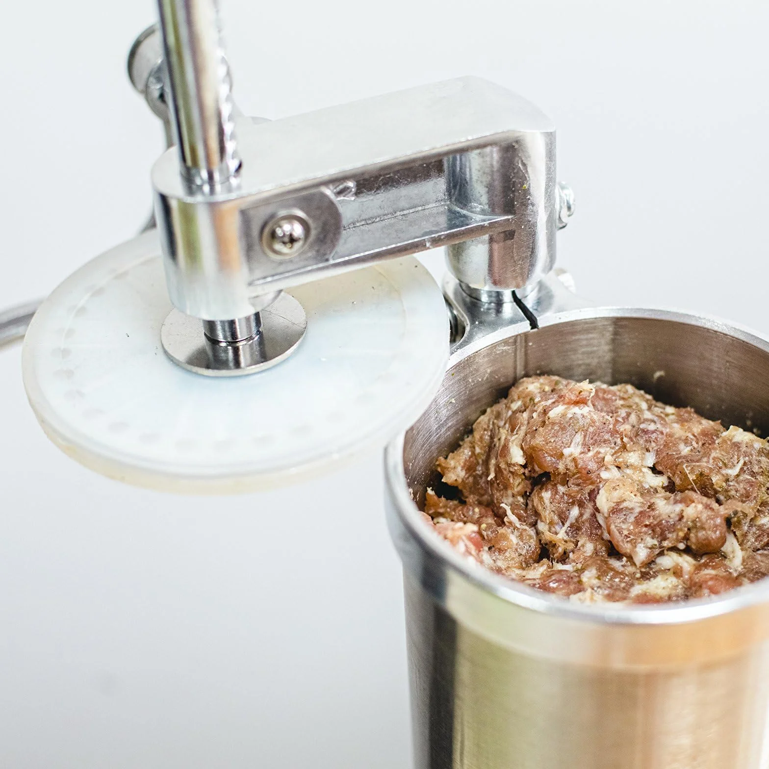 Browin Ręczna nadziewarka pionowa 2,5 kg stal nierdzewna 4 lejki 14-25 mm