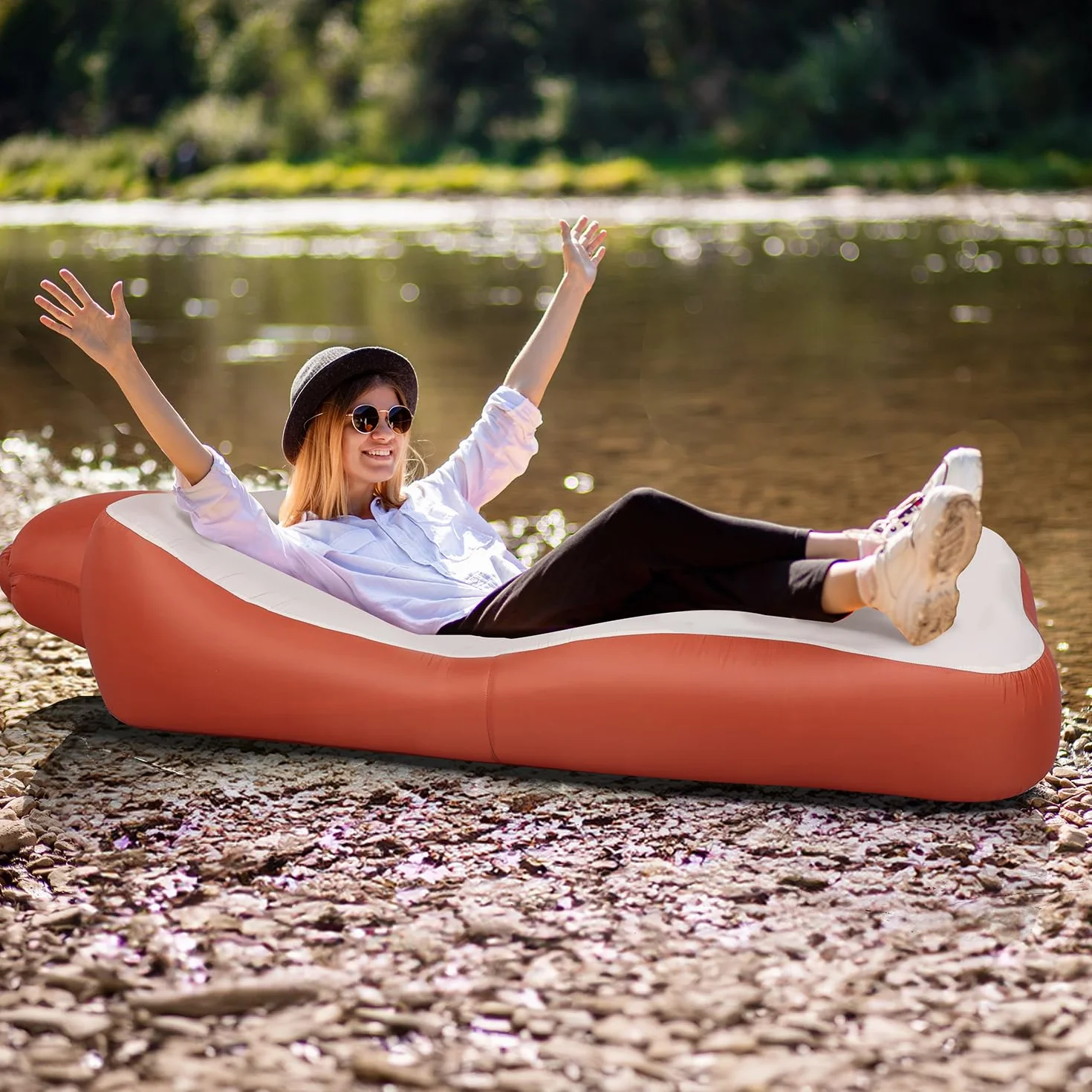 Nadmuchiwana sofa powietrzna, lekka, przenośny, nadmuchiwany leżak z torbą do przenoszenia, wodoodporna, dmuchana sofa kempingowa, na plażę, basen, festiwal muzyczny, czerwony i beżowy