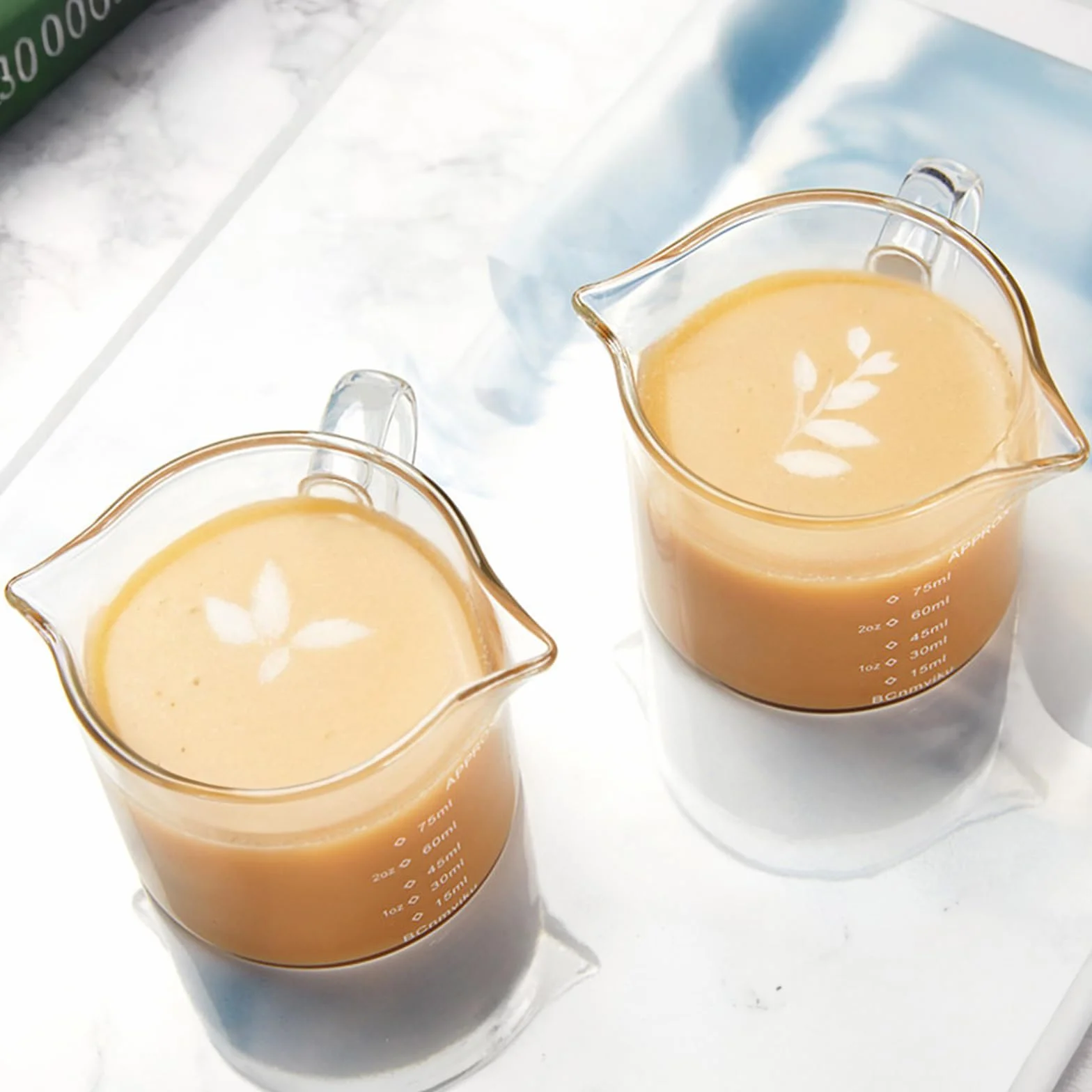 2 sztuki filiżanek do espresso z uchwytem, szklane szklanki do espresso 2.5 oz z miarką i podwójnym odpływem, wielokrotnego użytku szklana miarka z V-kształtnym wylewem do kawy, mleka, soku