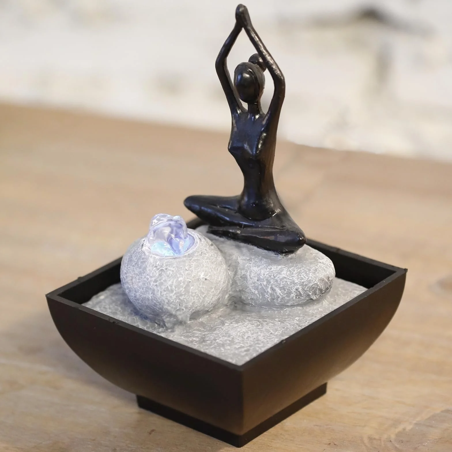 zen' Light yoga2 fontanna z żywicy poliestrowej, czarna, 12 x 12 x 17 cm