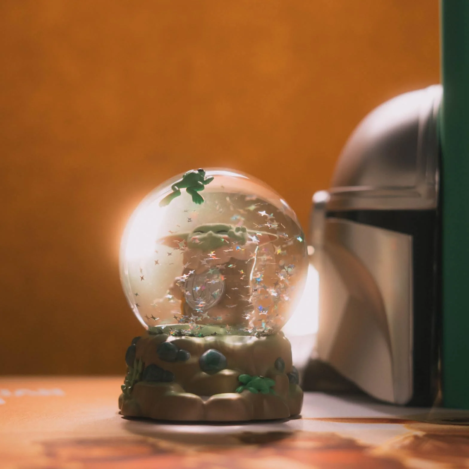 Grupo Erik Snow Globe - Star Wars The Mandalorian and Grogu Gifts for Christmas | Snow Globes for Adults & for Children | Star Wars Gifts under 15 Pounds