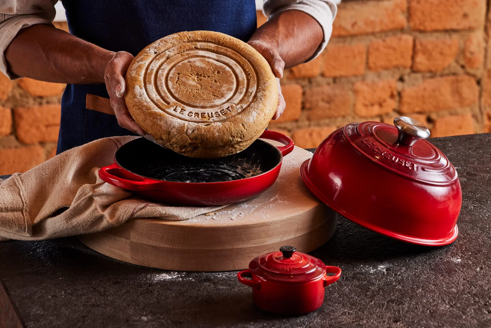 Le Creuset 21301240600430 Brytfanna do Pieczenia Chleba Żeliwo, 24 cm, Wiśniowy