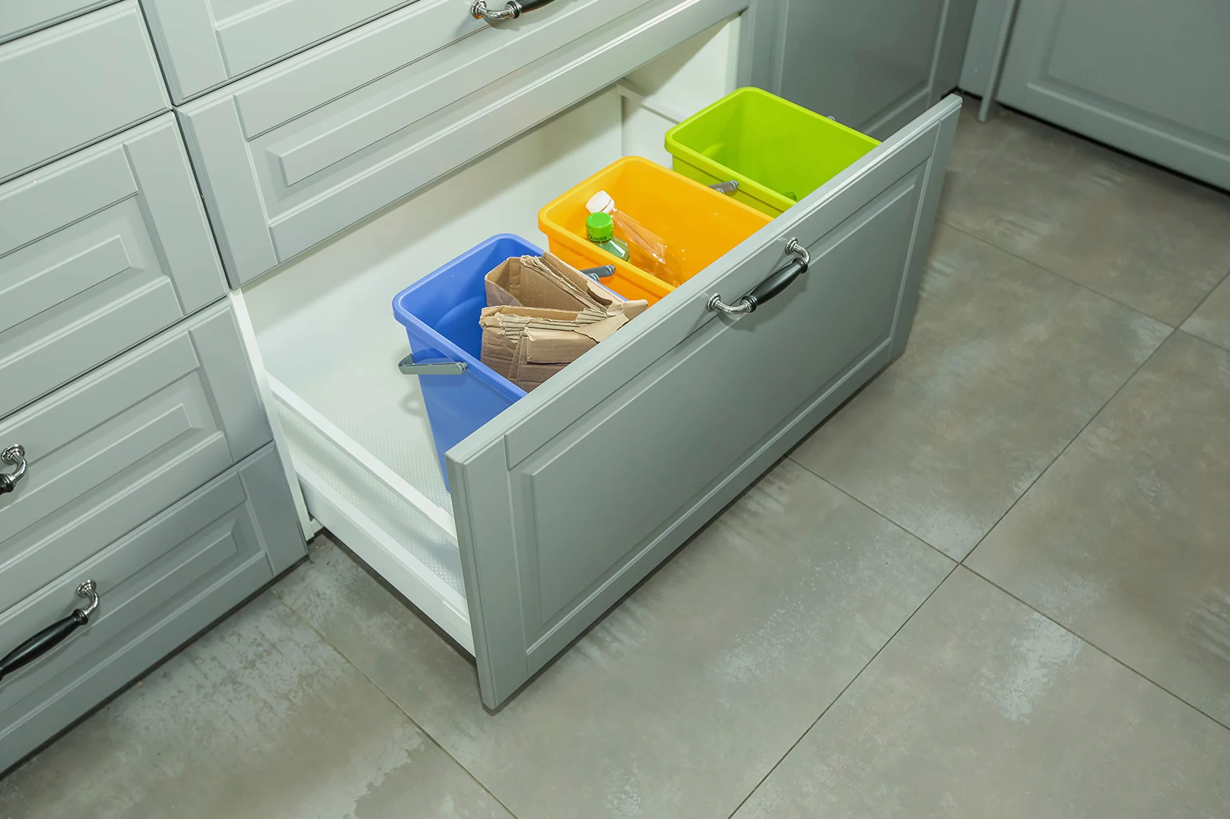 BranQ Home essential Uniwersalny zestaw 3 koszy do segregacji odpadów z praktycznym uchwytem z wysokiej jakości materiału BPA, żółty/zielony/niebieski, 17,5 x 26 x 29 cm (dł. x szer. x wys.),