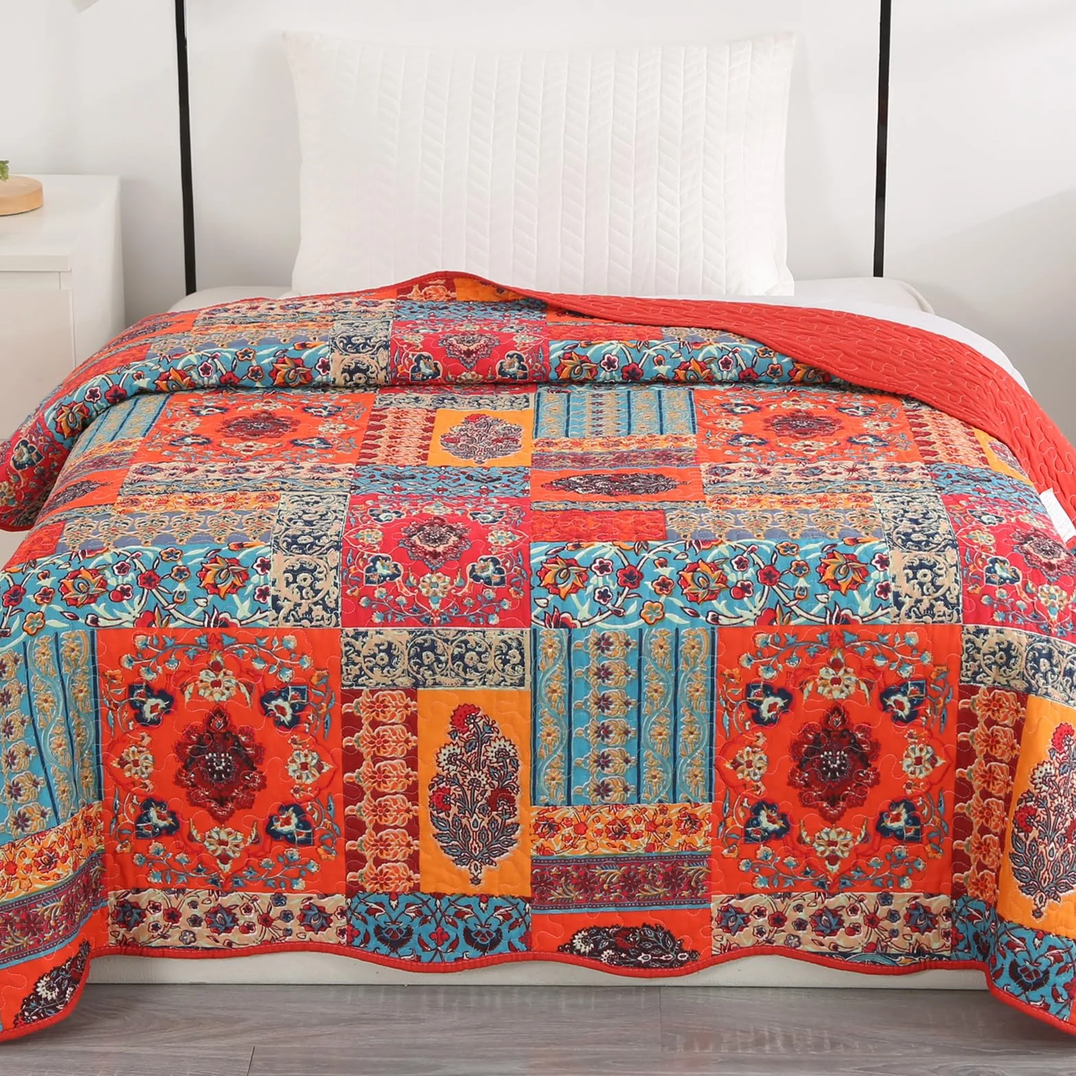 Qucover Pojedyncze narzuty na łóżko bawełniana mikrofibra patchworkowa 150 x 200 cm pikowane pomarańczowe niebieskie