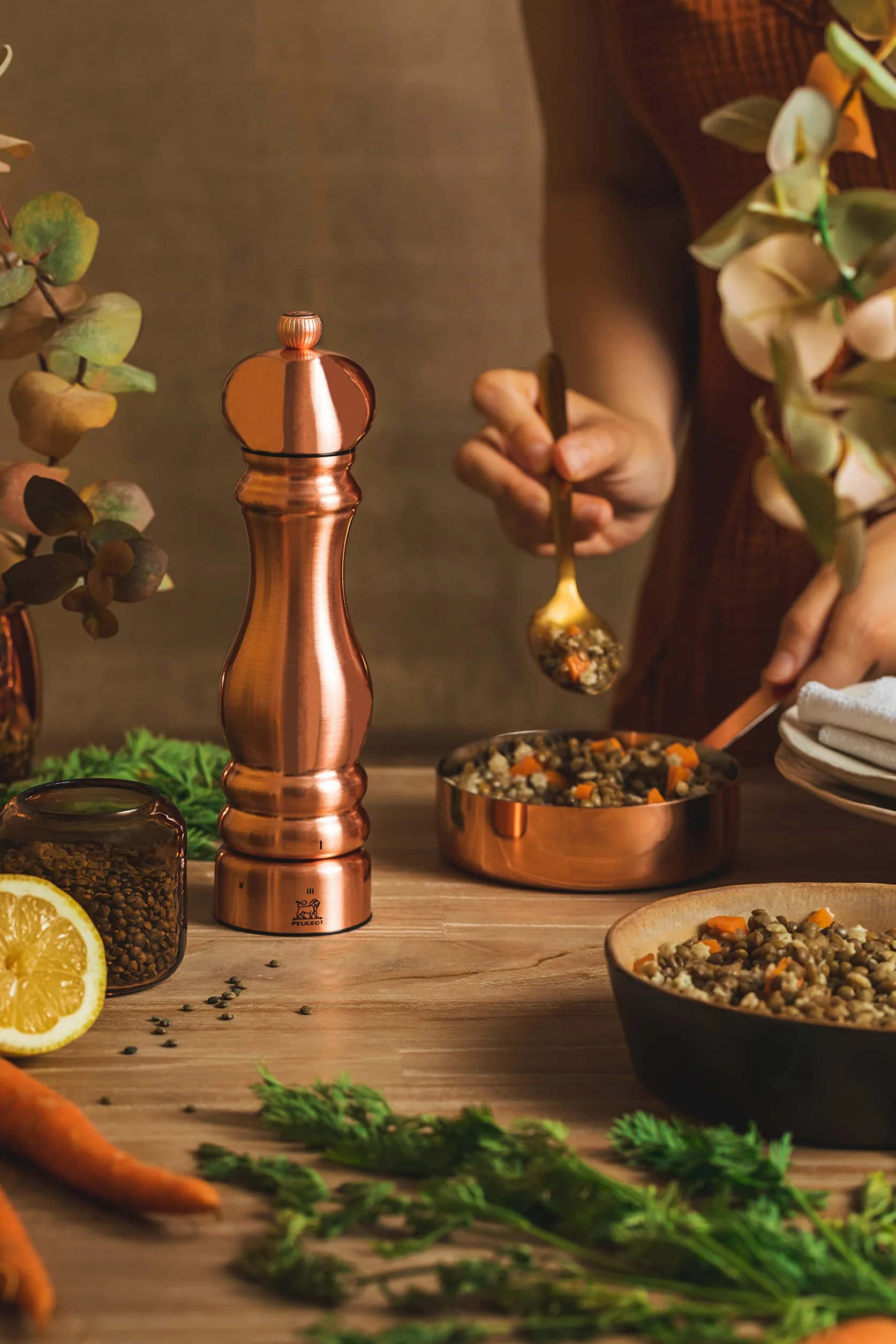 PEUGEOT Paris Chef u'Select młynek do soli 22 cm + sól kamienna w zestawie - wykonany ze stali nierdzewnej - 6 wstępnie zdefiniowanych ustawień mielenia - wyprodukowano we Francji - kolor miedzi