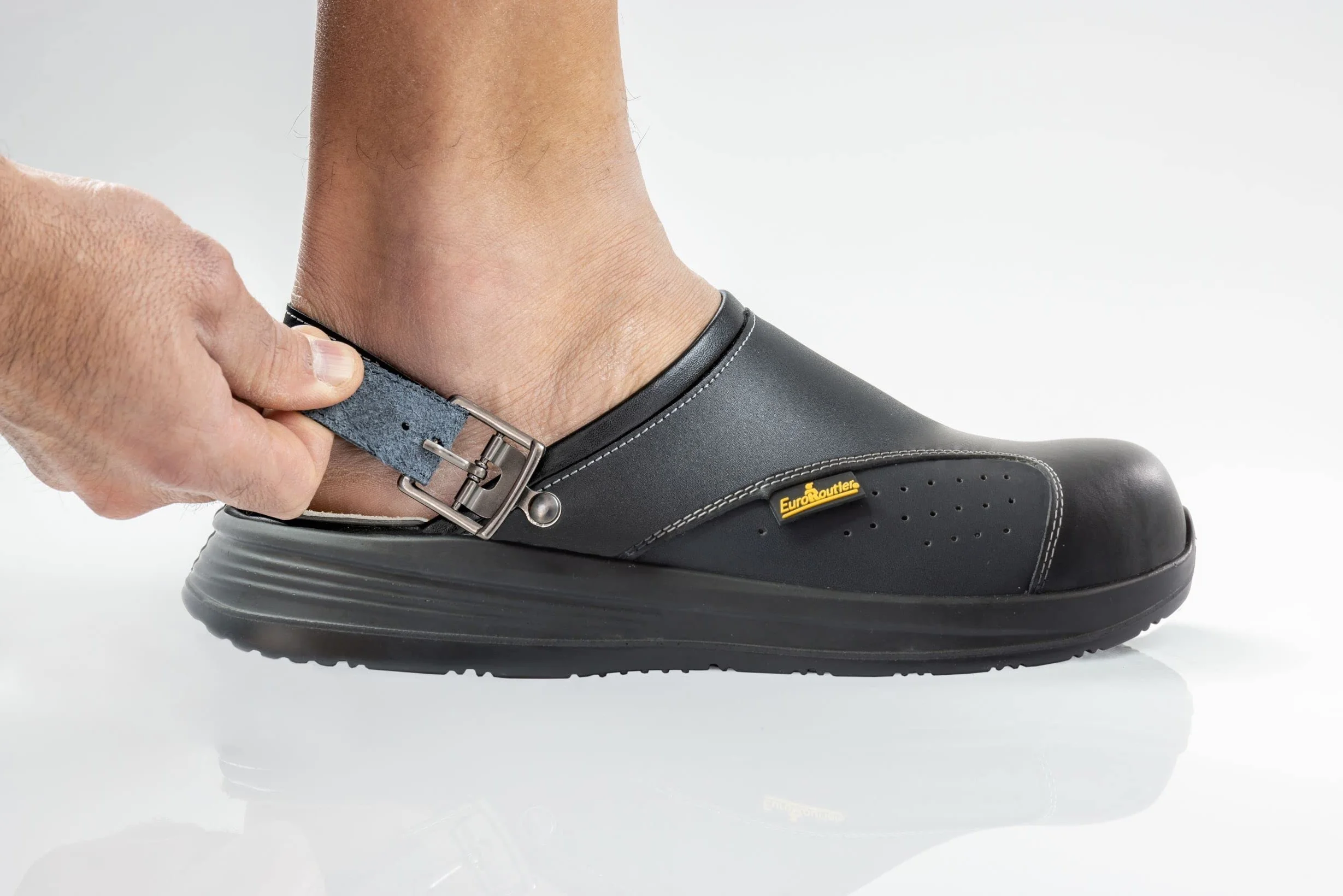EuroRoutier Work Slipper, Klapki, skórzane chodaki z obrotowym paskiem i metalową klamrą