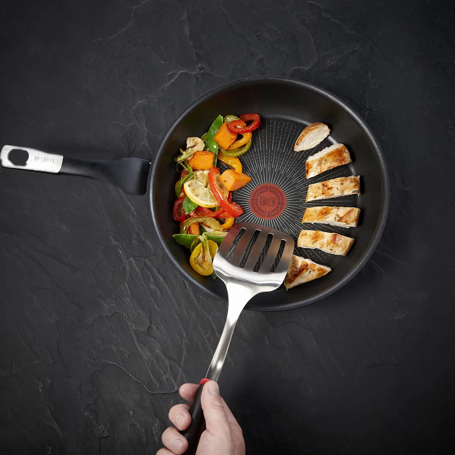 TEFAL Patelnia Unlimited On 24 cm Titanium Anti-Scratch 6X Thermo-Fusion aluminium czarny