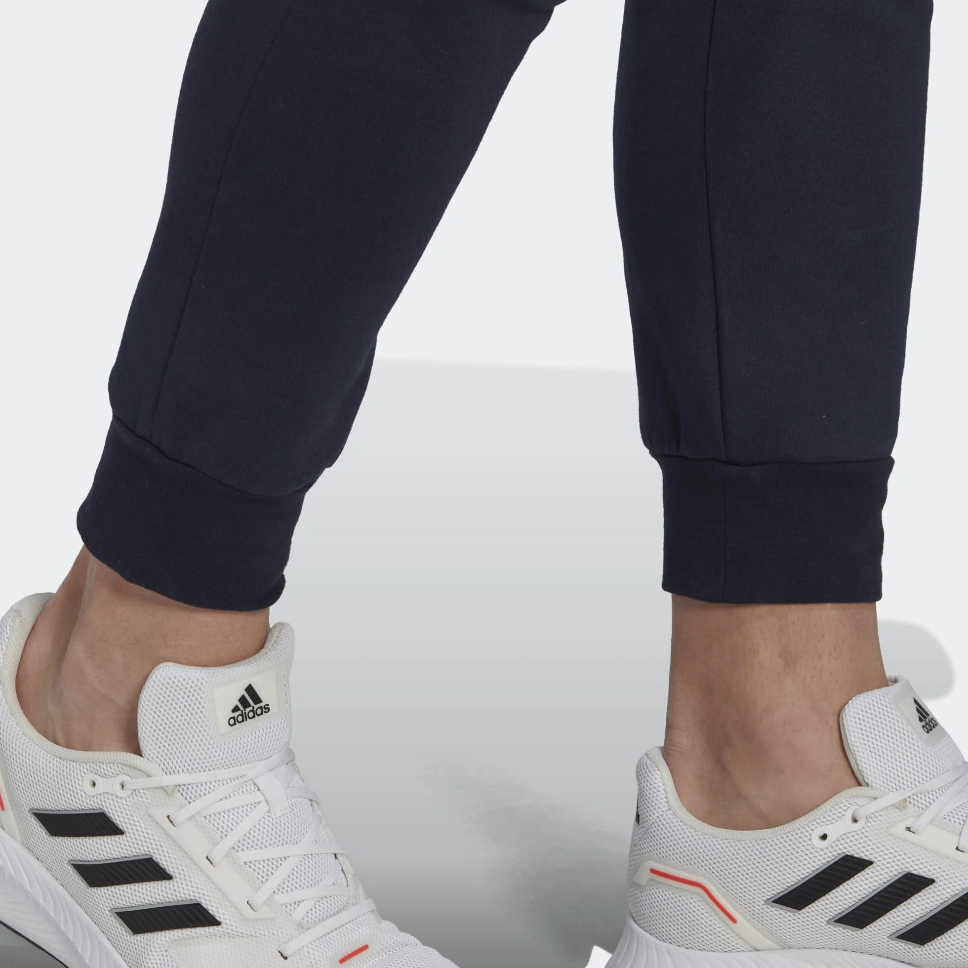 adidas Essentials Fleece Regular Tapered Pants - Spodnie Sportowe Mężczyźni