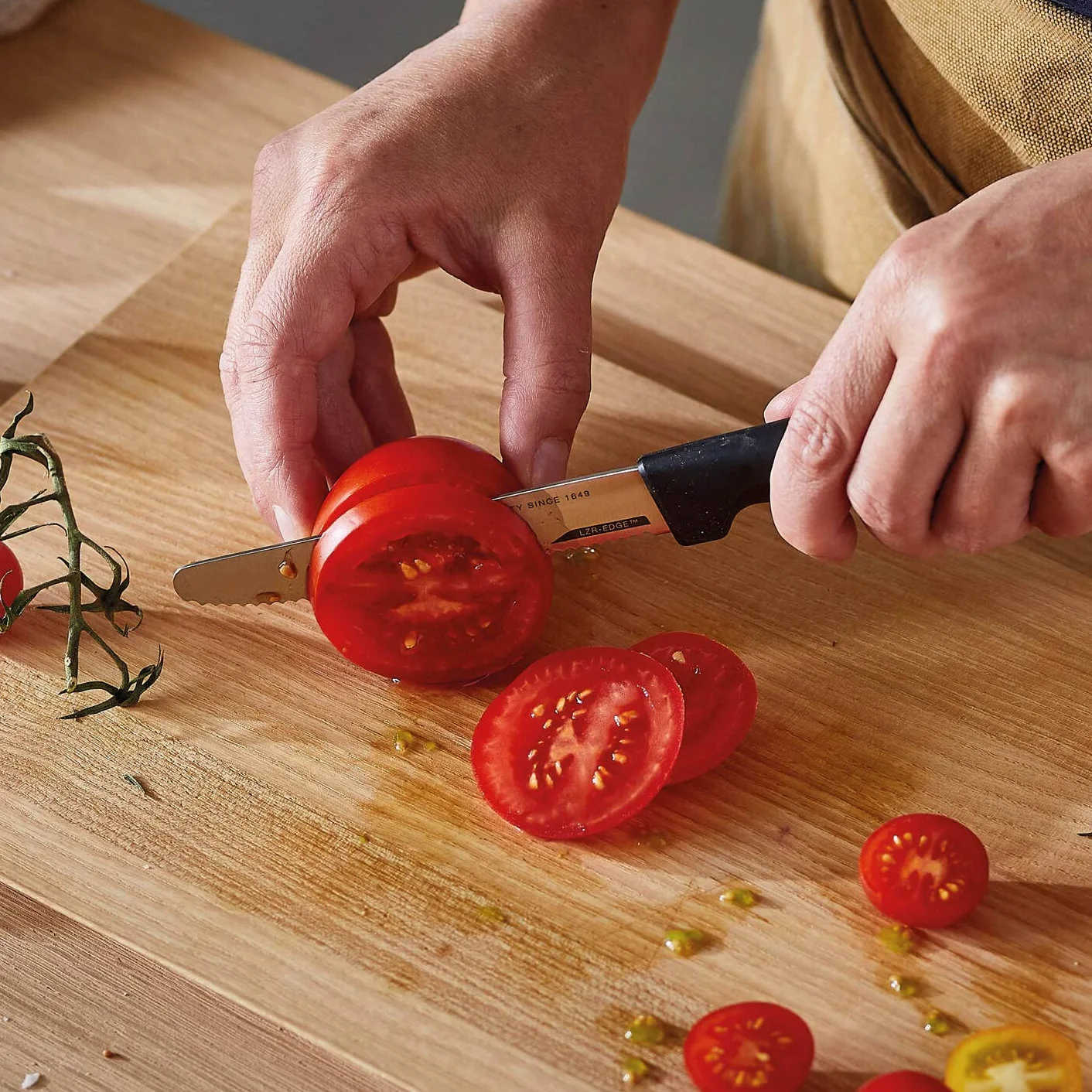 Fiskars Nóż do pomidorów Hard Edge 23,4 cm Stal nierdzewna