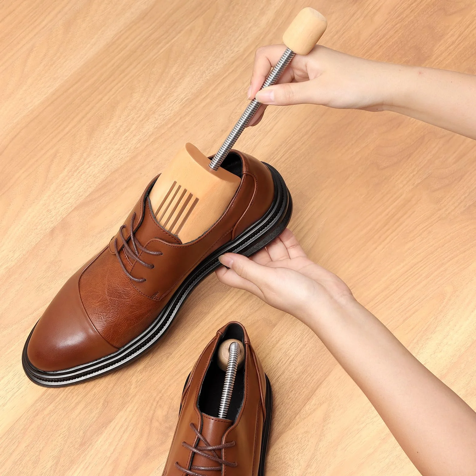 Schuhspanner für Damen und Herren - Schuhdehner als Knick- und Faltenschutz aus Echtholz, atmungsaktiv, verschiedene Größen, auch für Stiefel oder Sneaker geeignet