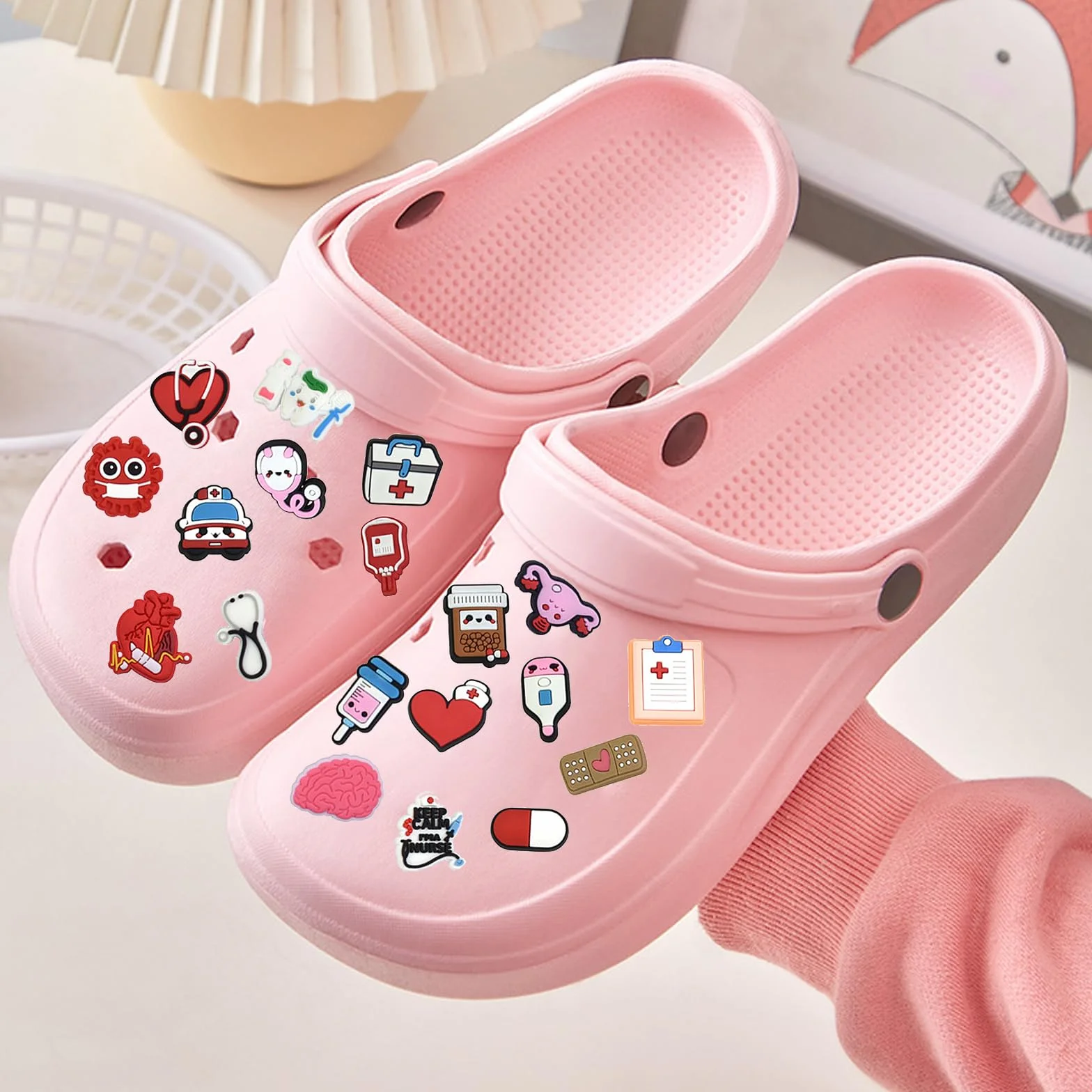 Przypinki do butów Crocs, 27 sztuk, talizmany przypinane, akcesoria medyczne, dekoracja sandałów Crocs, PVC