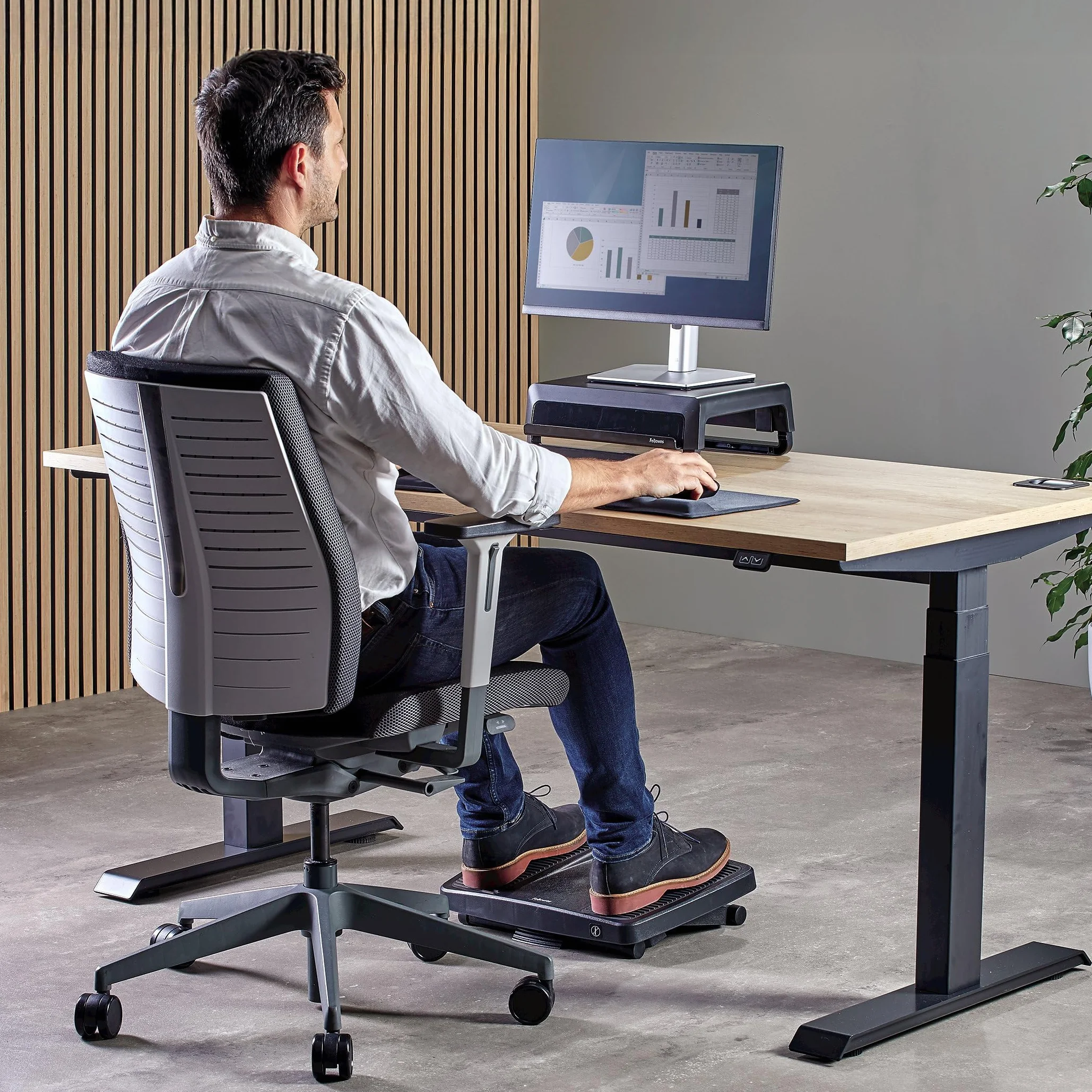 Fellowes Ergonomiczny Podnóżek pod Biurko z Regulacją Wysokości i Masażem, Czarny