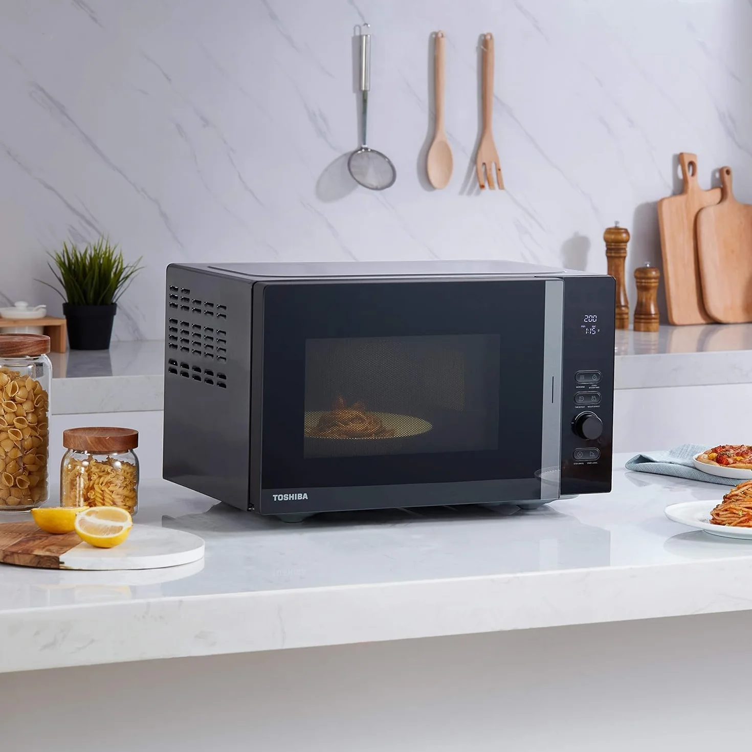 Toshiba MV-AM20T(BK) kuchenka mikrofalowa solo 20 l 800 W 5 poziomów mocy 12 programów automatycznych wnętrze emaliowane