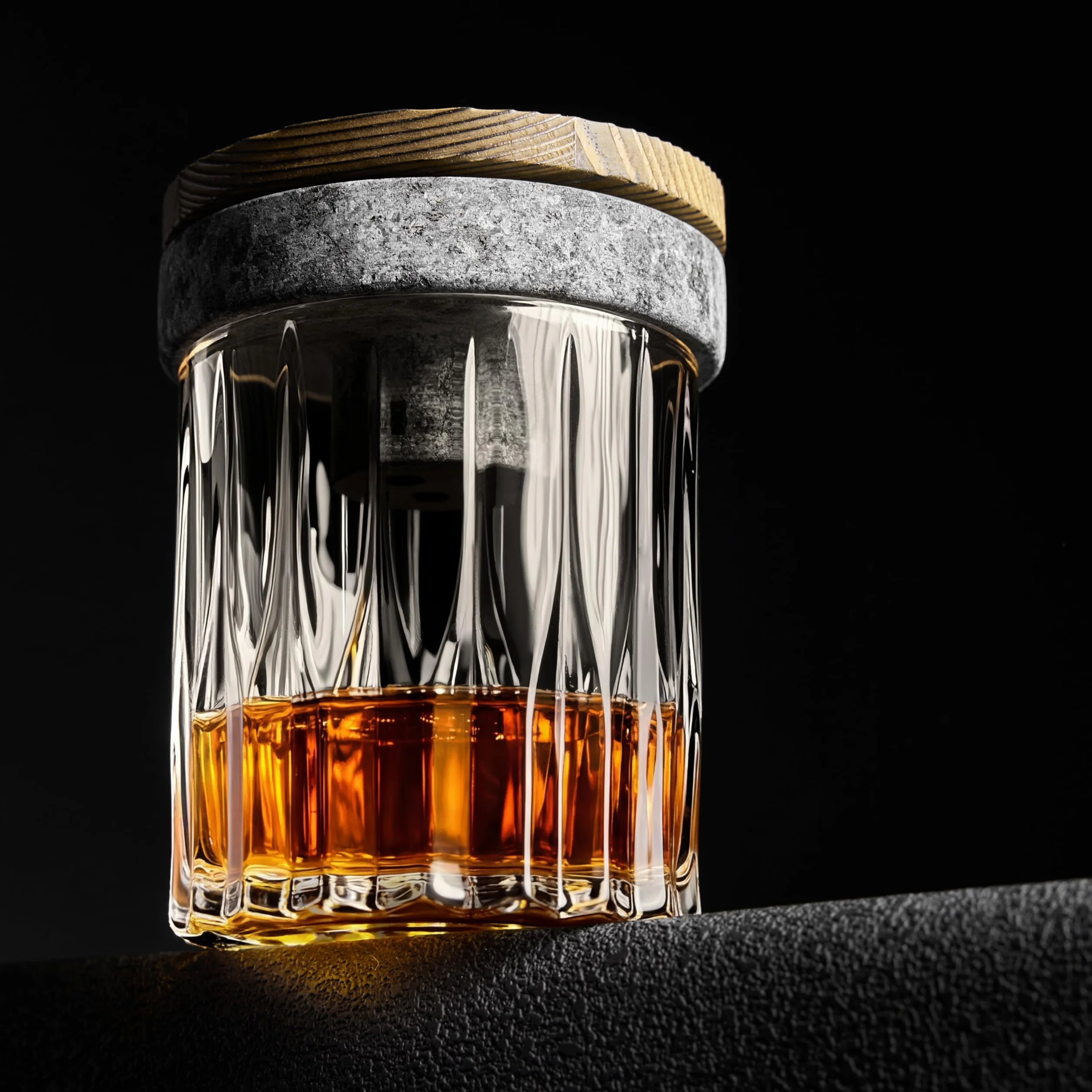 Zestaw do Wędzenia Koktajli z Granitu z Palnikiem – Wędzarka do Whisky i Bourbonu – Zestaw Old Fashioned z 4 Smakami Wiórków Drzewnych – Akcesoria Barowe Prezent dla Miłośników Whisky