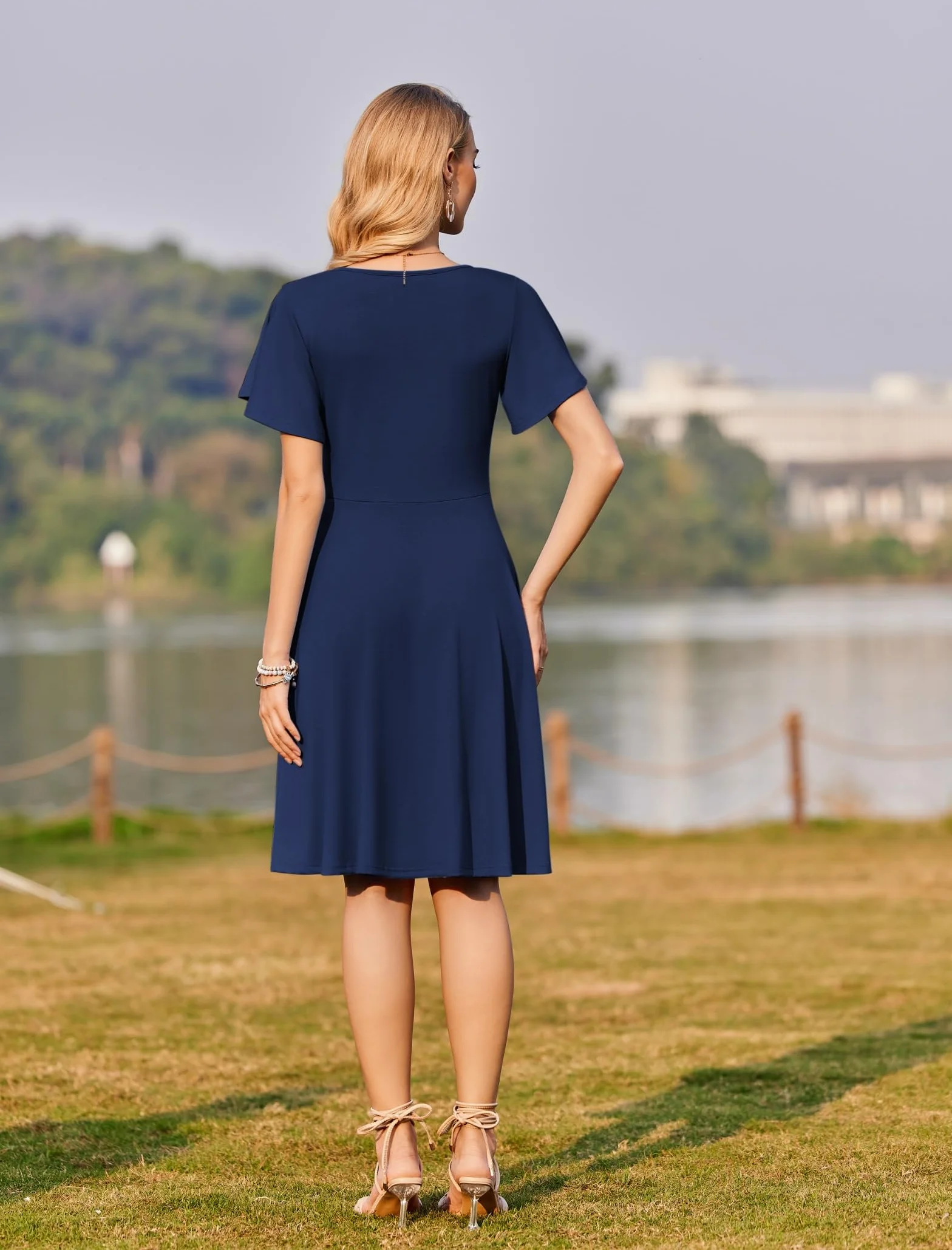 Zeagoo Letnia sukienka damska z krótkim rękawem, sukienka plażowa z dekoltem w serek, na czas wolny, lekka, na co dzień, sukienka midi, luźna sukienka z kieszeniami, S-XXL