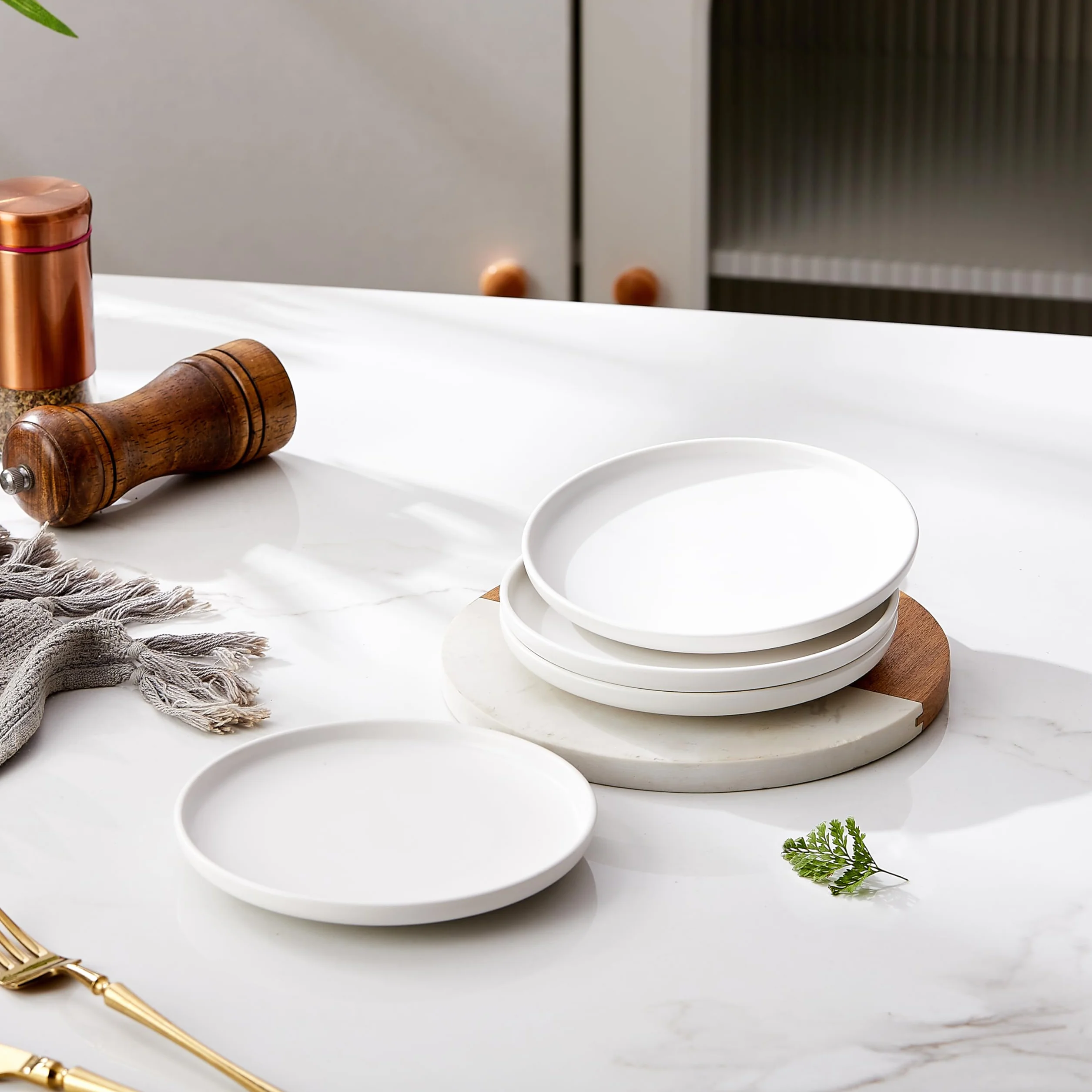 Ceramiczne talerze do przystawek 15 cm, zestaw 4 małych talerzy deserowych mini, kompatybilne z kuchenką mikrofalową i piekarnikiem, talerze na przekąski, chleb, masło, desery, ciasto