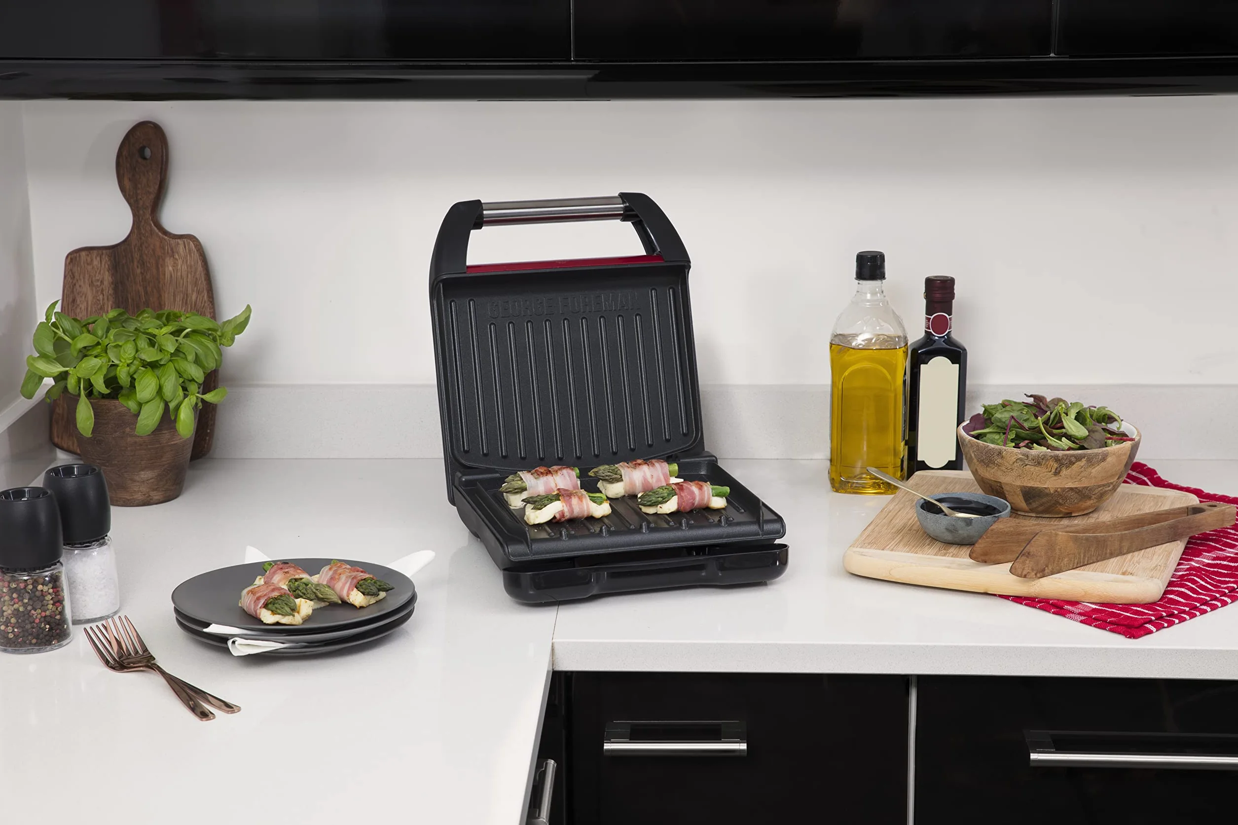 George Foreman grill elektryczny, redukujący ilość tłuszczu, wyjmowane płyty z powłoką nieprzywierającą, ruchome zawiasy, moc 1200W, czerwony, Steel Compact 25030-56