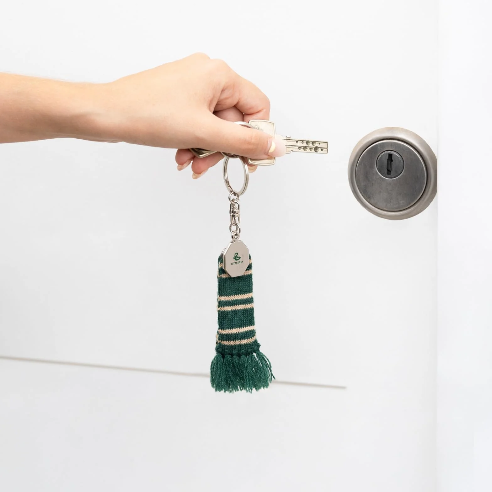 Grupo Erik Keyring Harry Potter Merchandise - Slytherin Scarf Keychain, Cute Keyring, Cool Keyrings, Harry Potter Gifts Under 10 Pounds, Slytherin Gifts