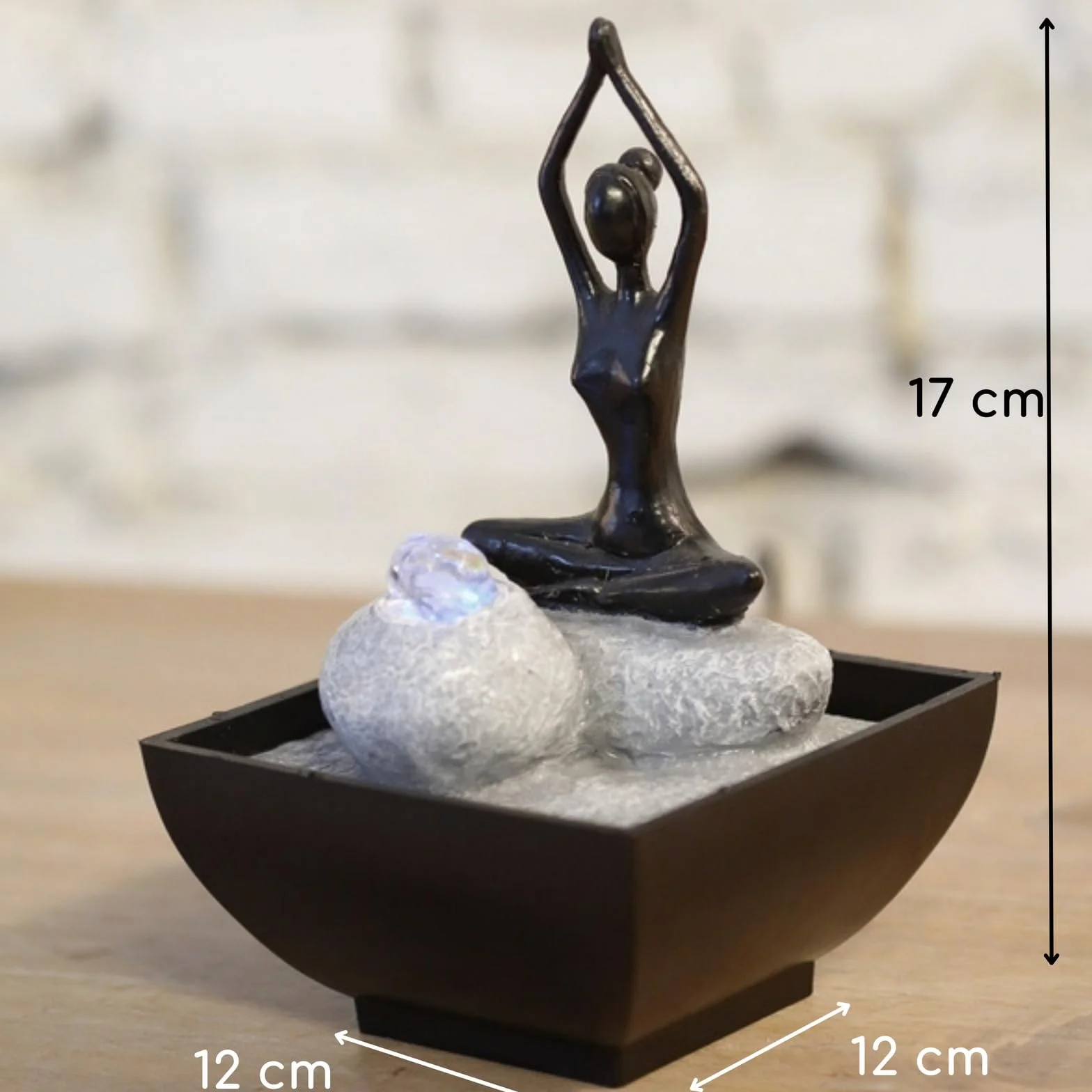 zen' Light yoga2 fontanna z żywicy poliestrowej, czarna, 12 x 12 x 17 cm