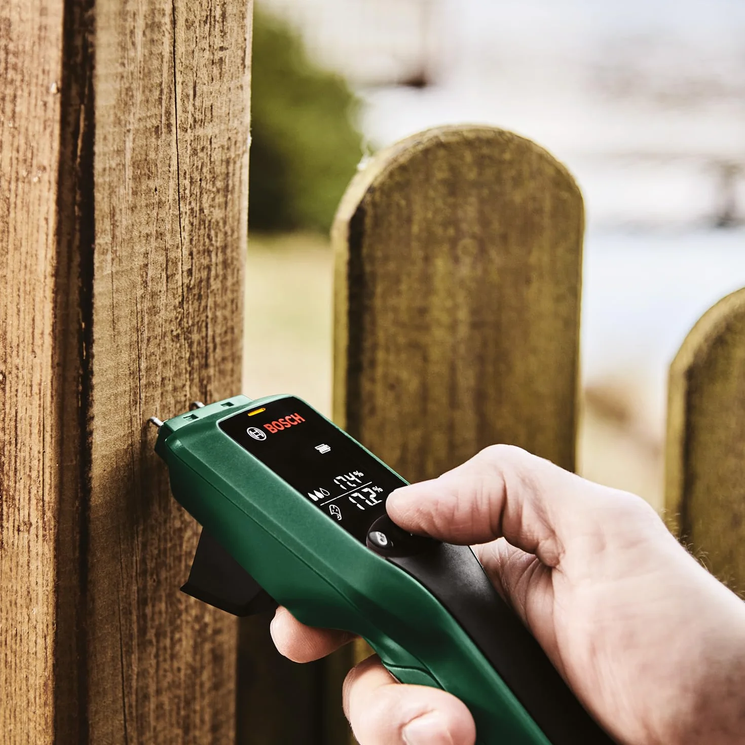 Bosch Universalhumid Wilgotnościomierz z Precyzyjnym Wyborem Grupy Drewna i Trójkolorową Diodą LED