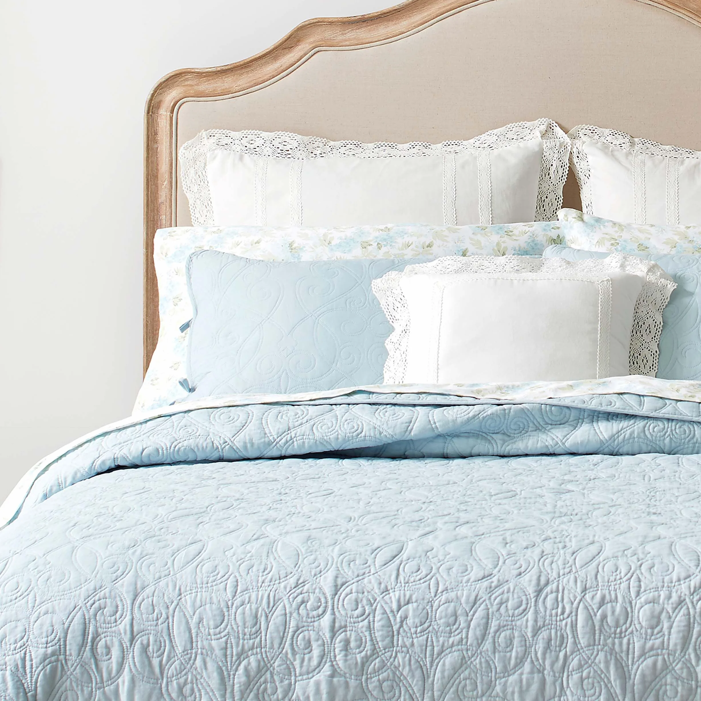 Laura Ashley Bawełniana dwustronna pościel z pasującymi poszewkami, idealna na wszystkie pory roku i wstępnie prana dla dodatkowej miękkości, niebieski Breeze Blue, King