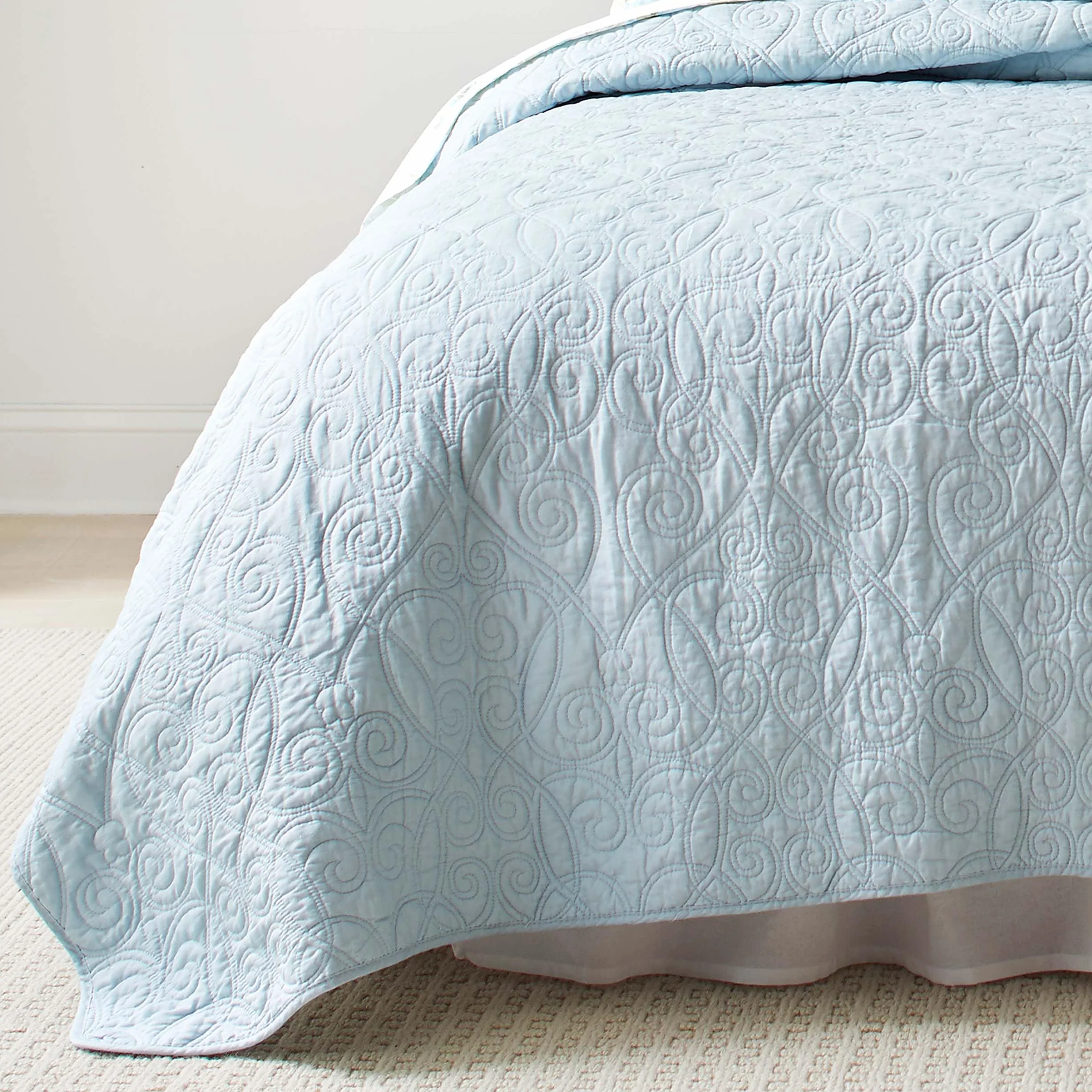 Laura Ashley Bawełniana dwustronna pościel z pasującymi poszewkami, idealna na wszystkie pory roku i wstępnie prana dla dodatkowej miękkości, niebieski Breeze Blue, King