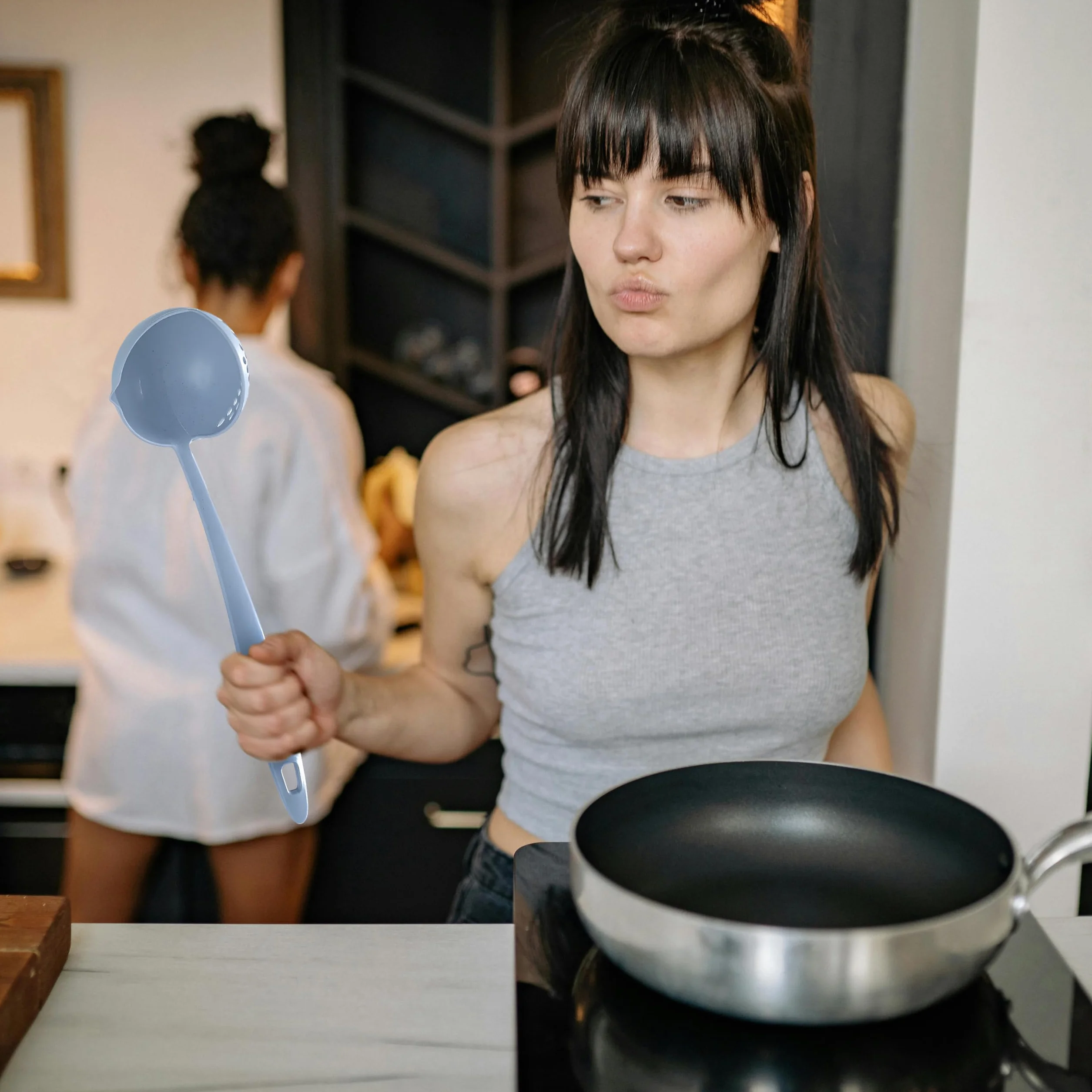 Retoo Łyżka cedzakowa, łyżeczka do odcedzania, odporna na wysokie temperatury, uchwyt haczykowy, chochla, do makaronu, warzyw, smażonych potraw, ergonomiczny, długi uchwyt, 27 cm, tworzywo sztuczne