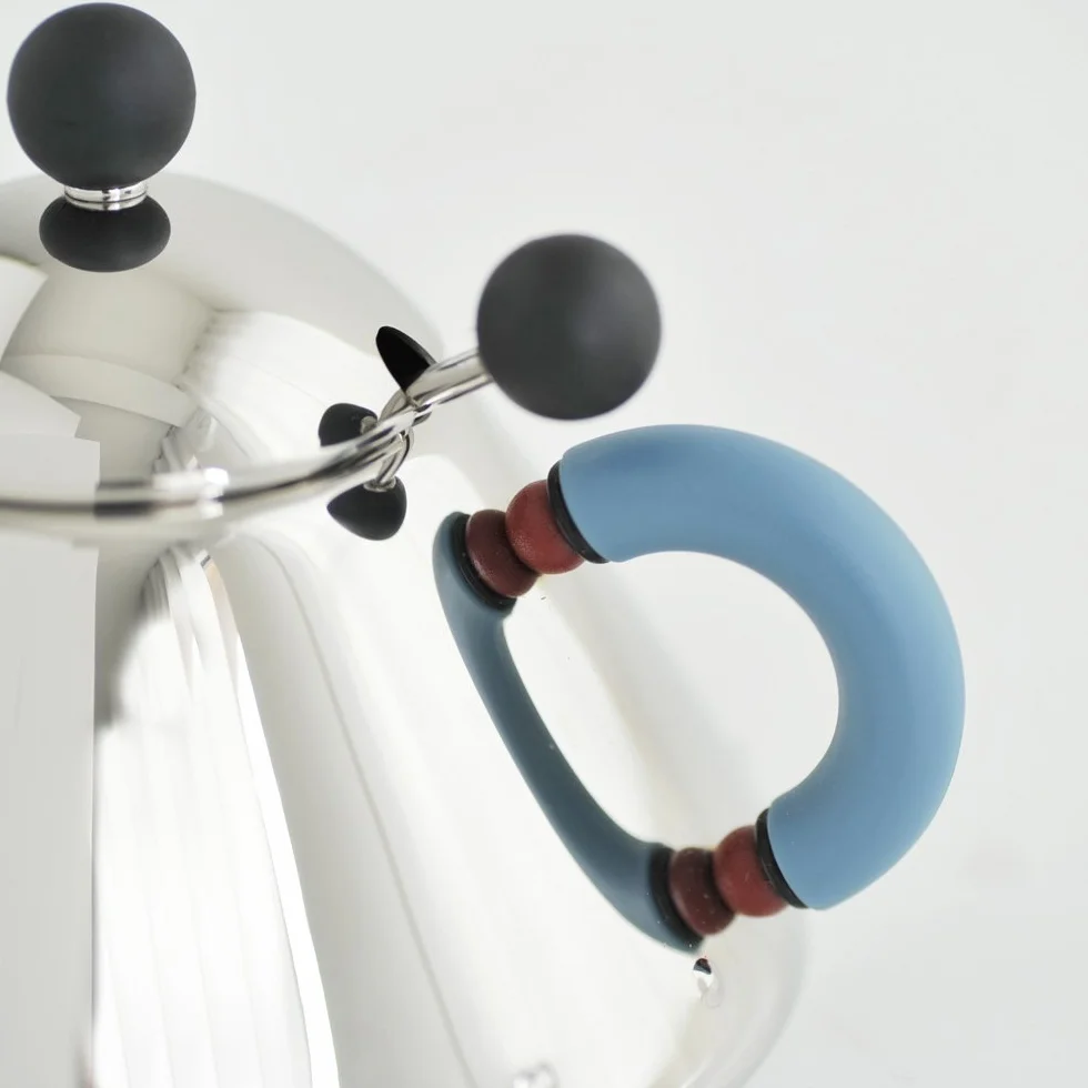 Alessi 9097 cukiernica ze stali nierdzewnej niebieska średnica 10,5 cm