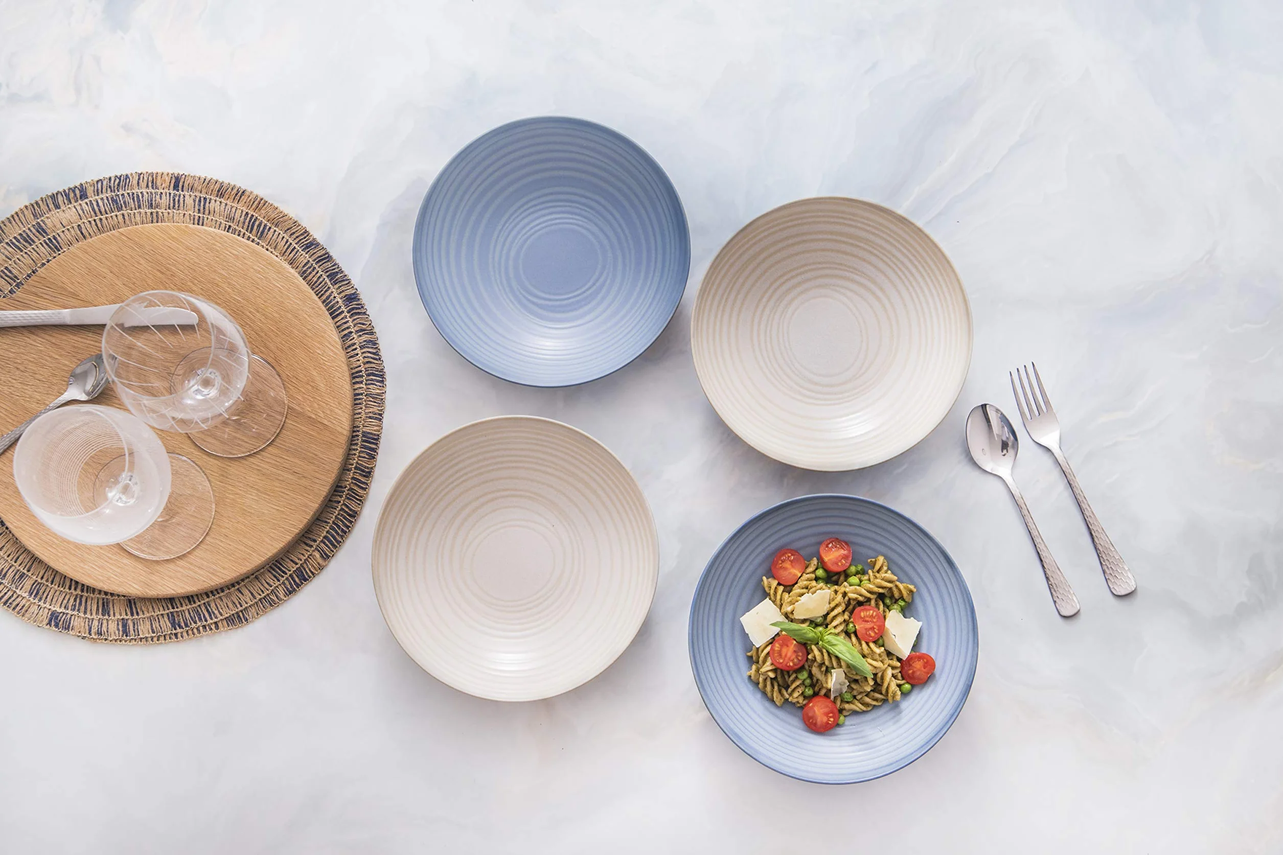 KitchenCraft Zestaw 4 misek do makaronu w pudełku na prezent, idealny do ramen i ryżu, bezołowiowa kamionka szkliwiona, niebieski/kremowy, 22 cm