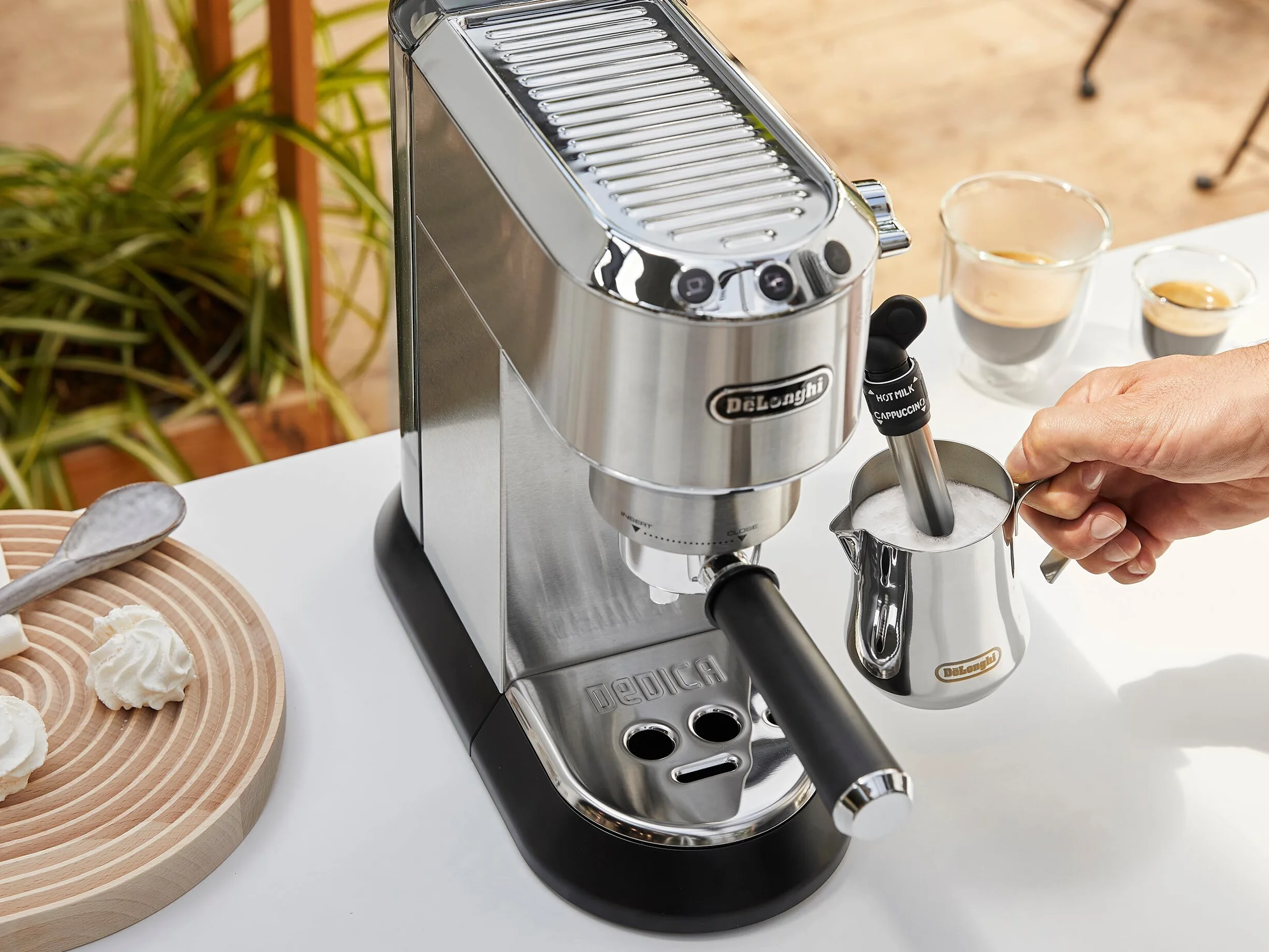 De'Longhi Dedica EC685 Ekspres do Kawy Kolbowy