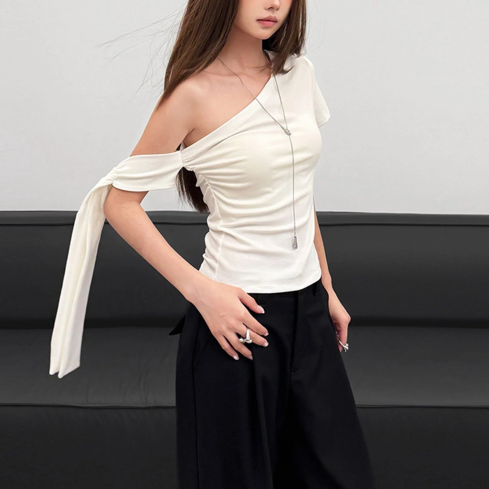 Kobieca asymetryczna bluzka z odkrytym ramieniem krótka slim fit topy w stylu Y2k odzież na imprezy i do klubów