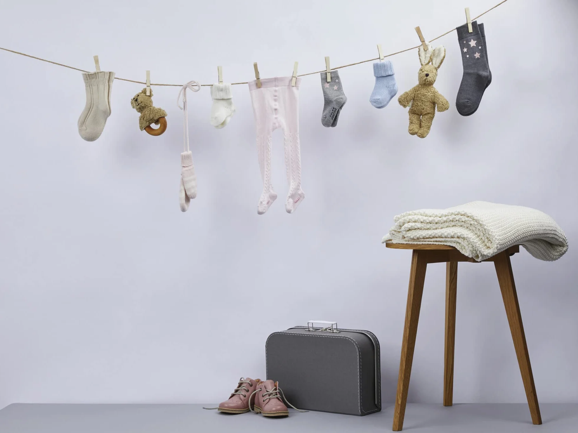 FALKE Uniseks - niemowlęta Skarpety Flausch B So Bawełna, Wełna jednokolorowe 1 Para, Biały Off-White 2040, 62-68