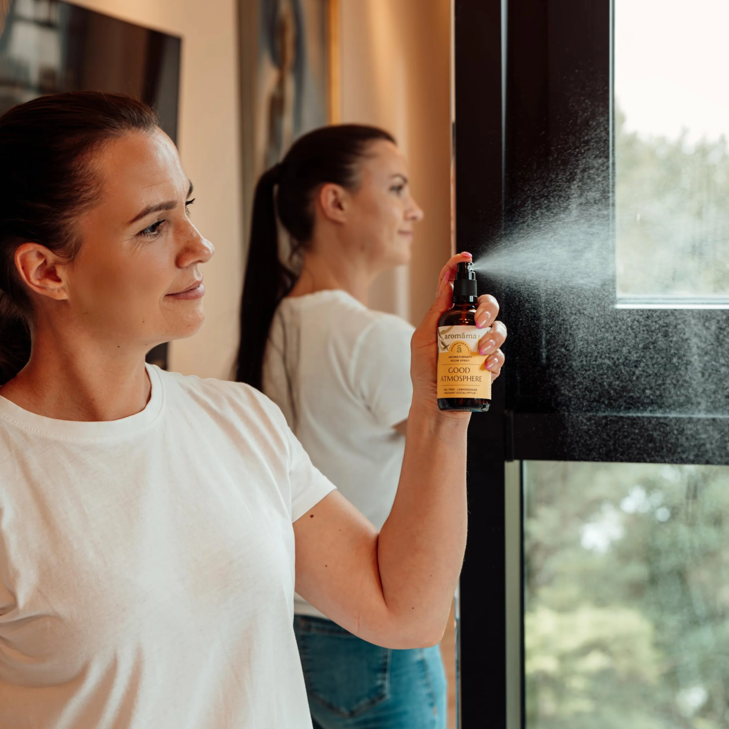 aromáma Good Atmosphere Aromaterapy Room Spray naturalny spray do pomieszczeń z drzewem herbacianym eukaliptusem i trawą cytrynową