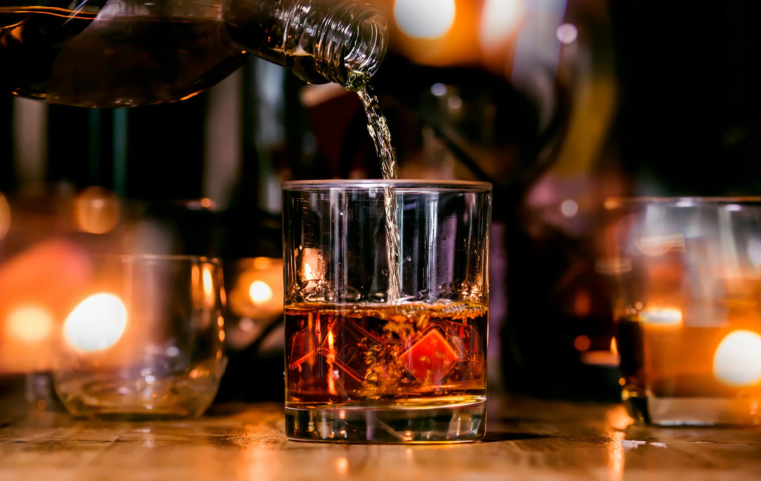 Zestaw kostek do whisky ze stali nierdzewnej 8 metalowych chłodzących akcesoria barowe