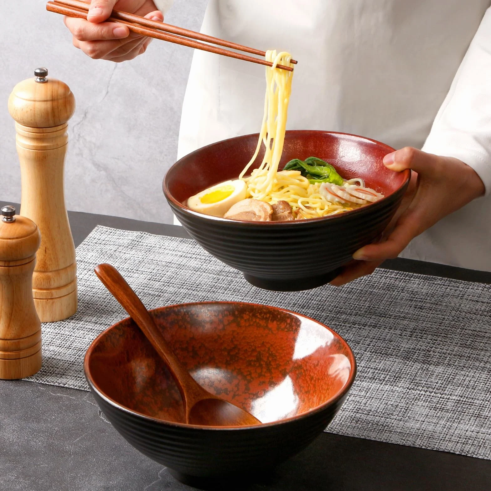 NUTRIUPS Japońska miska ramen (czerwona)