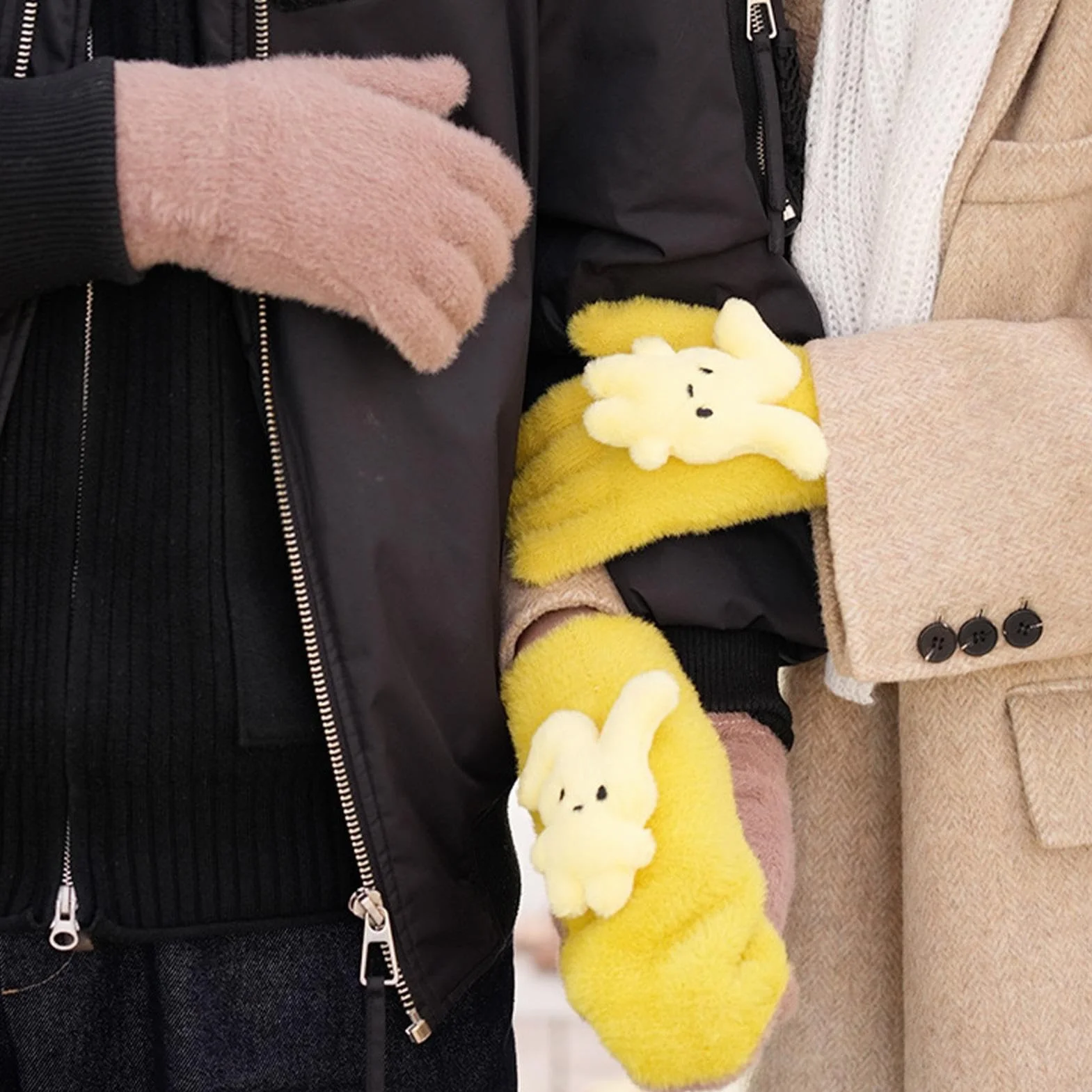 Couple Holding Hands Gloves, Love Gloves for Couples, Touchscreen Couple Gloves, Funny Couples Gloves, Romantic Winter Gloves, Cold Weather Couple Gloves, Hand-Holding Gloves