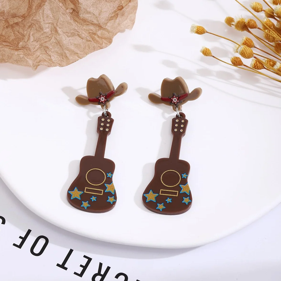 Urocza gitara western brązowy akryl kropla kolczyki kowbojski kapelusz biżuteria charms zabawne prezenty dla miłośników muzyki country