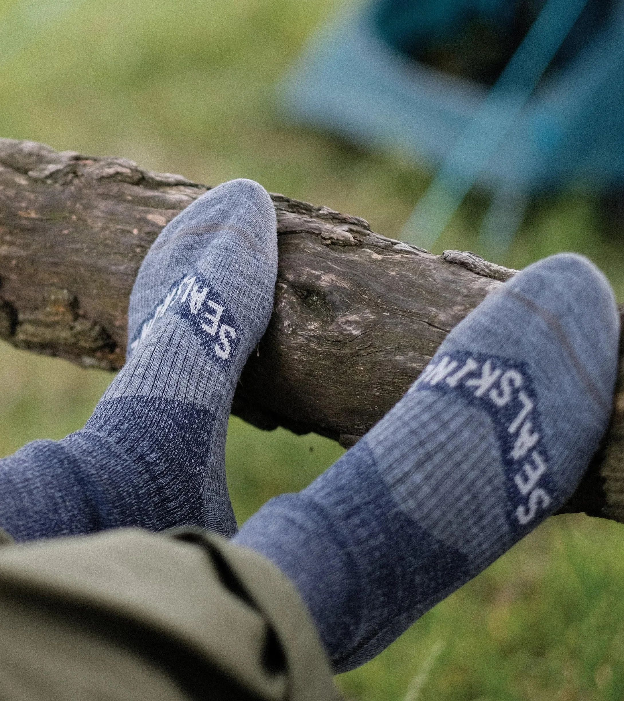 SEALSKINZ Raynham Wodoodporne skarpety średniej długości, uniseks, na każdą pogodę, czarny/szary marmur, rozmiar M
