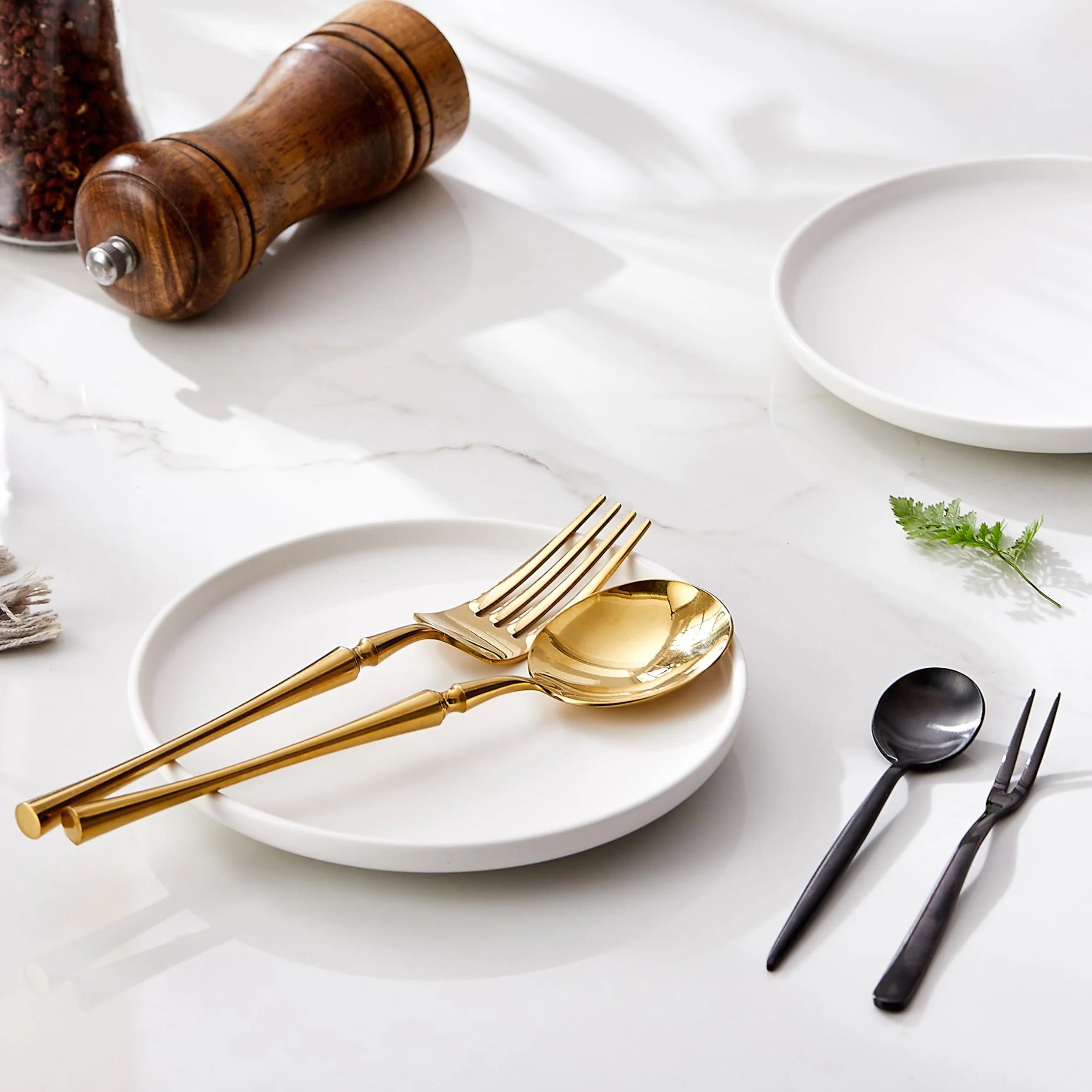 Ceramiczne talerze do przystawek 15 cm, zestaw 4 małych talerzy deserowych mini, kompatybilne z kuchenką mikrofalową i piekarnikiem, talerze na przekąski, chleb, masło, desery, ciasto